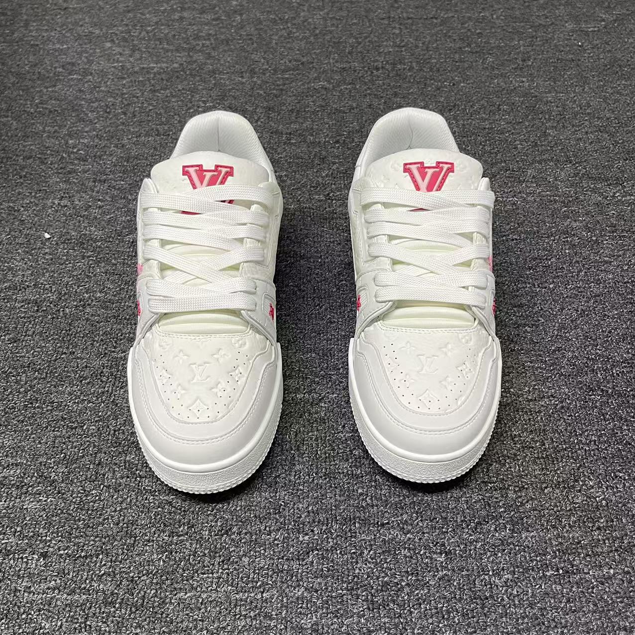 LOUIS VUITTON BOARD SKATES Powder and white