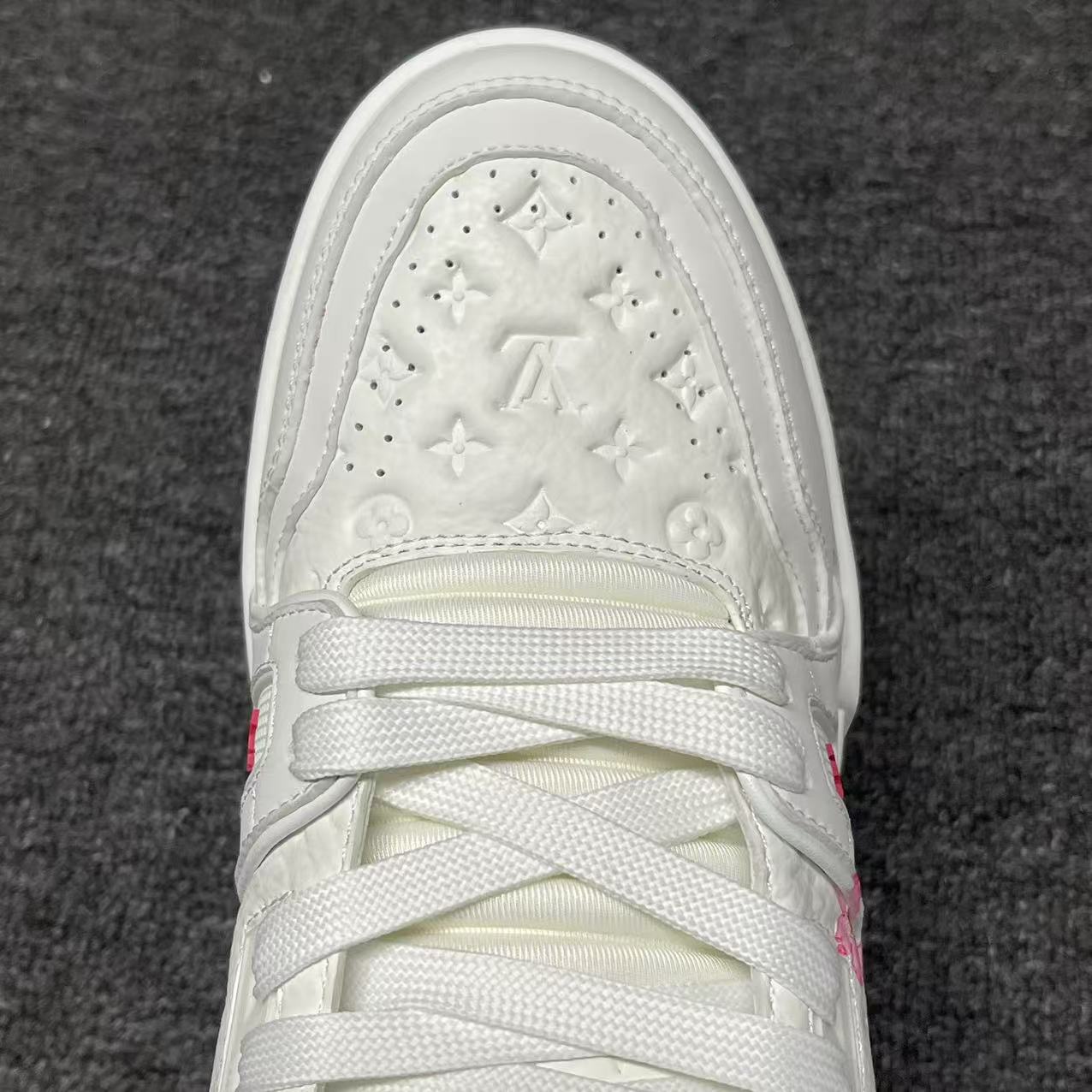 LOUIS VUITTON BOARD SKATES Powder and white