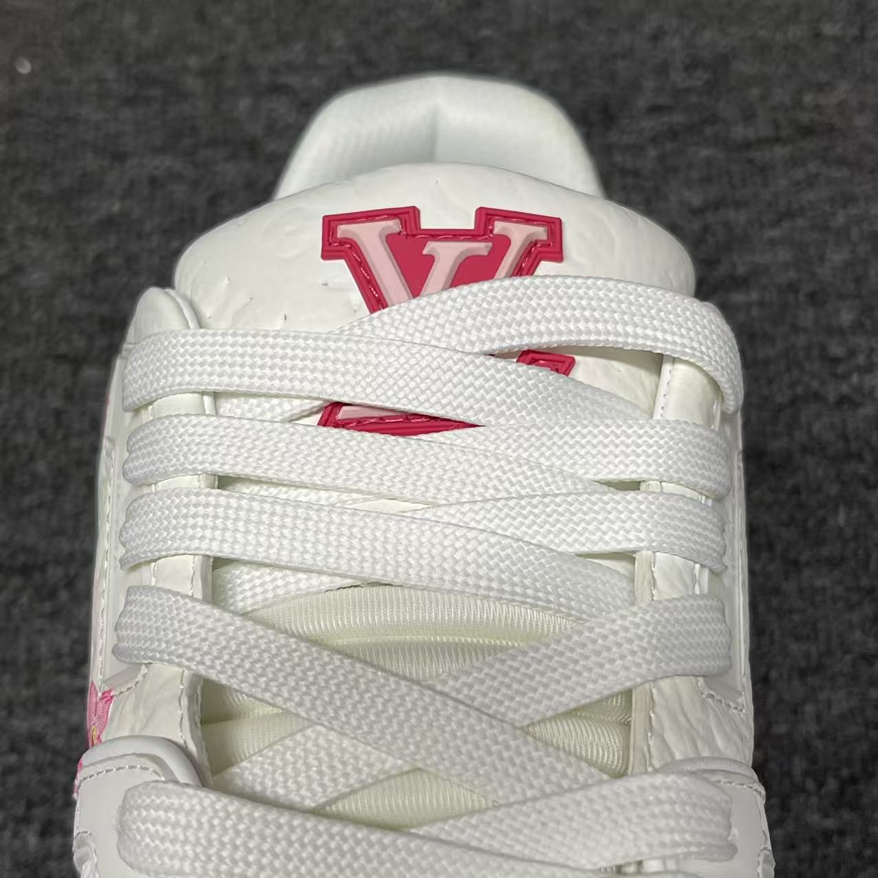 LOUIS VUITTON BOARD SKATES Powder and white