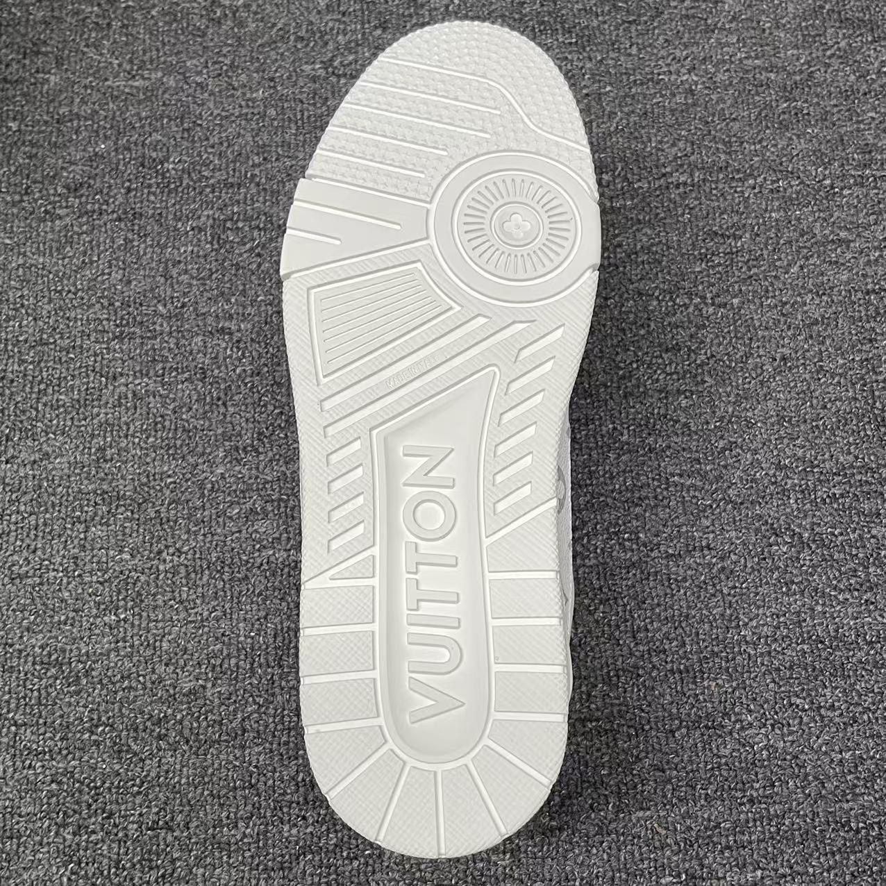 LOUIS VUITTON BOARD SKATES Bai Manyin