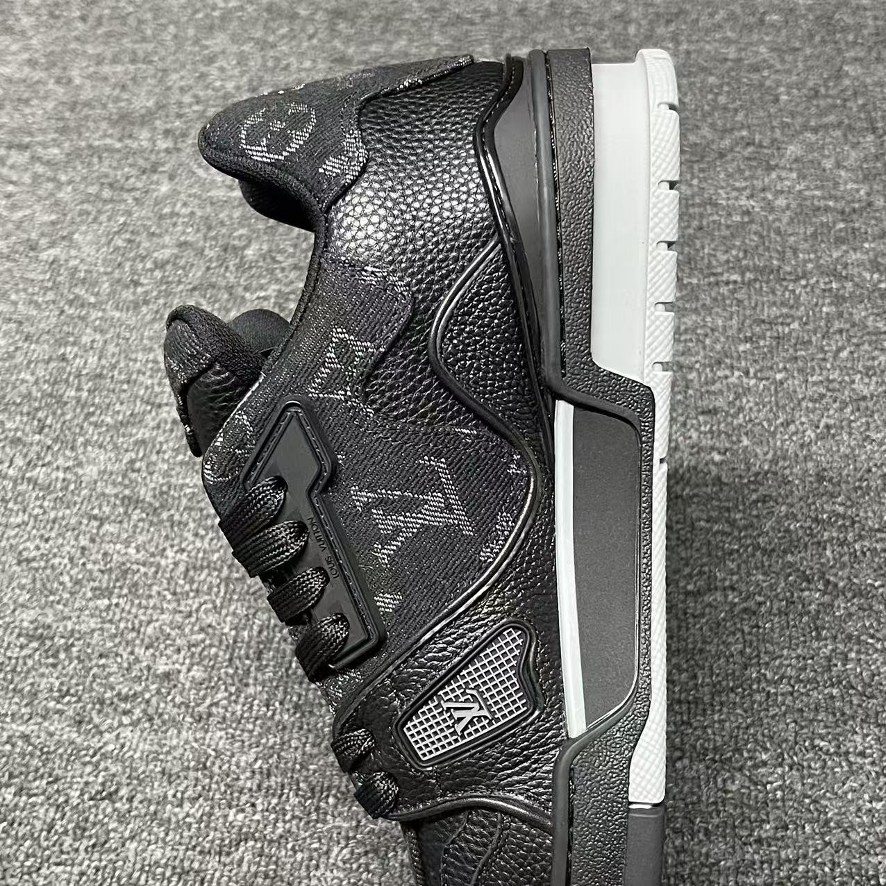 LOUIS VUITTON BOARD SKATES Black