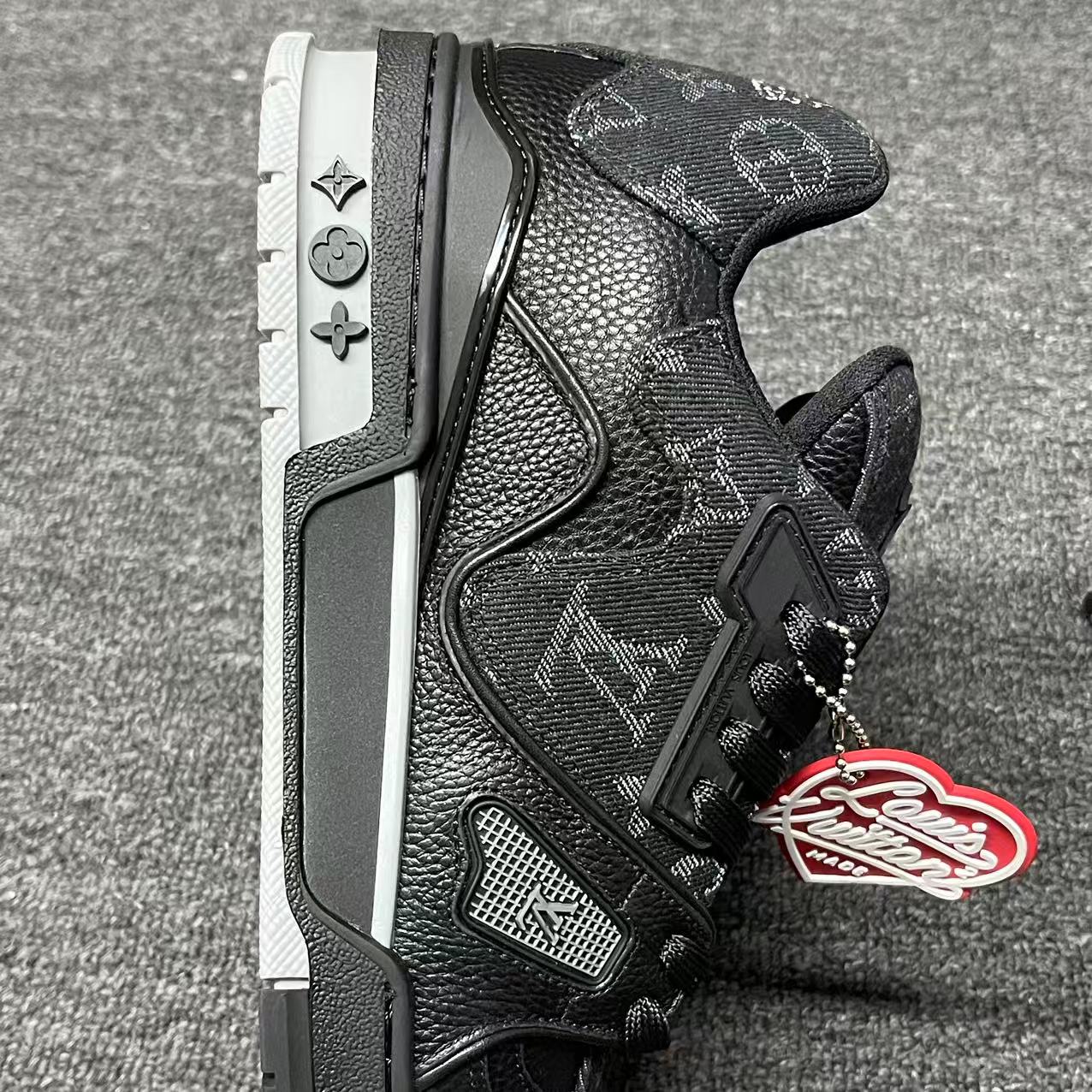 LOUIS VUITTON BOARD SKATES Black