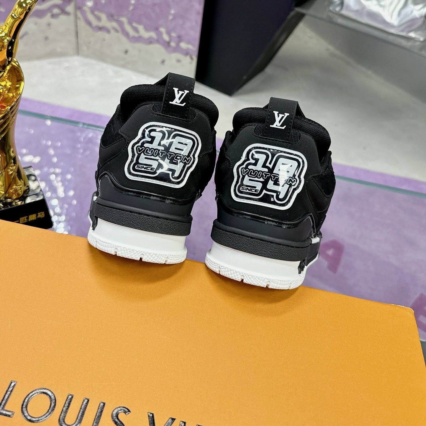 LOUIS VUITTON bread shoes