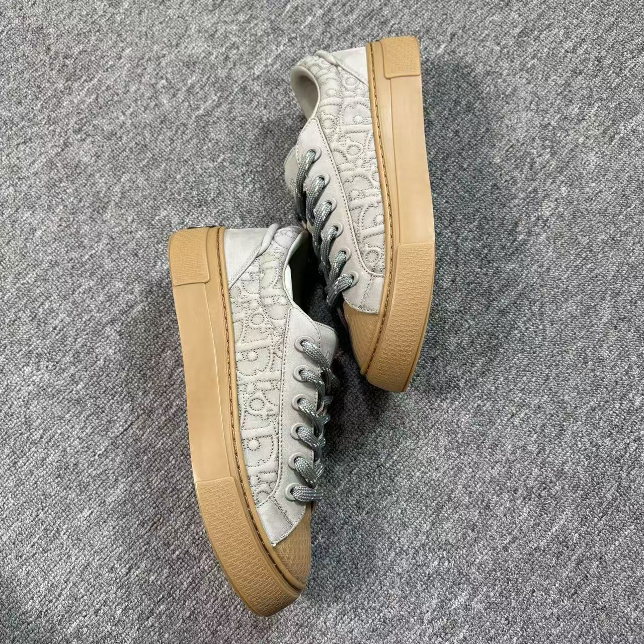 DIOR B33 ash