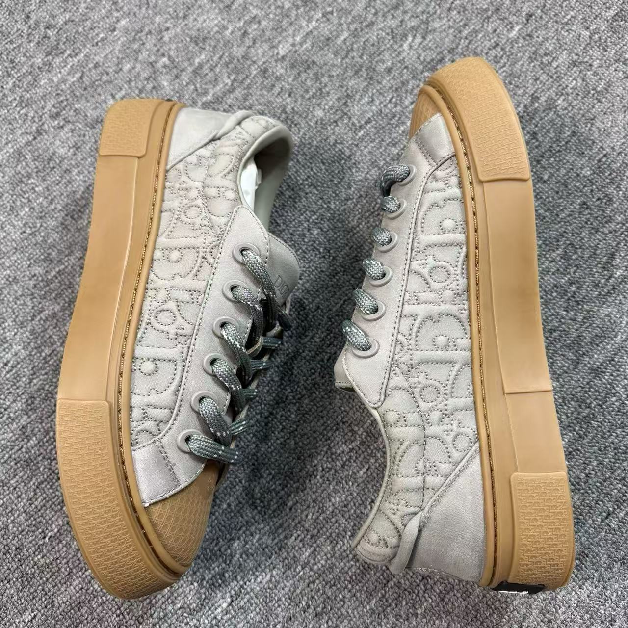 DIOR B33 ash