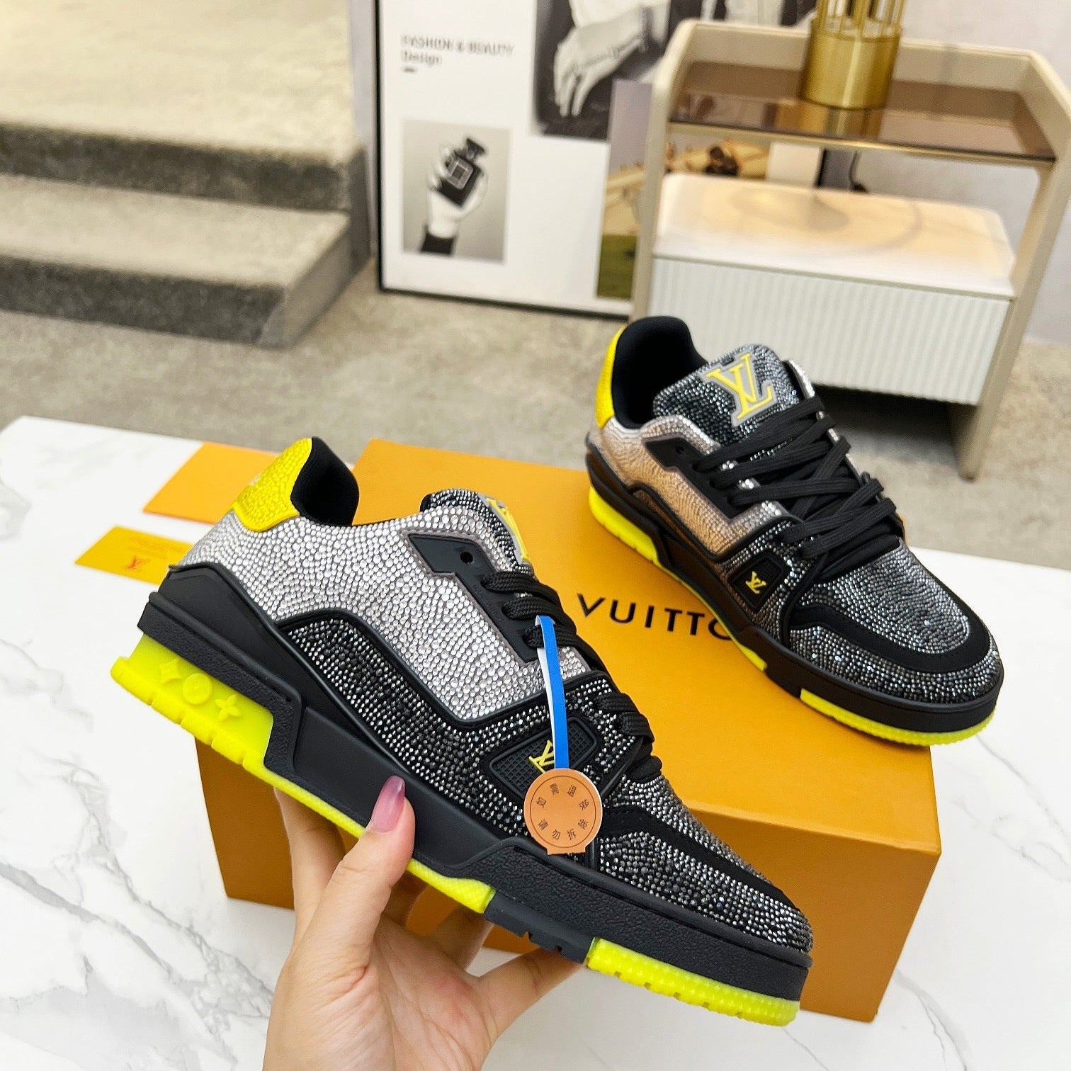 Trainer drilling shoes yellow and black