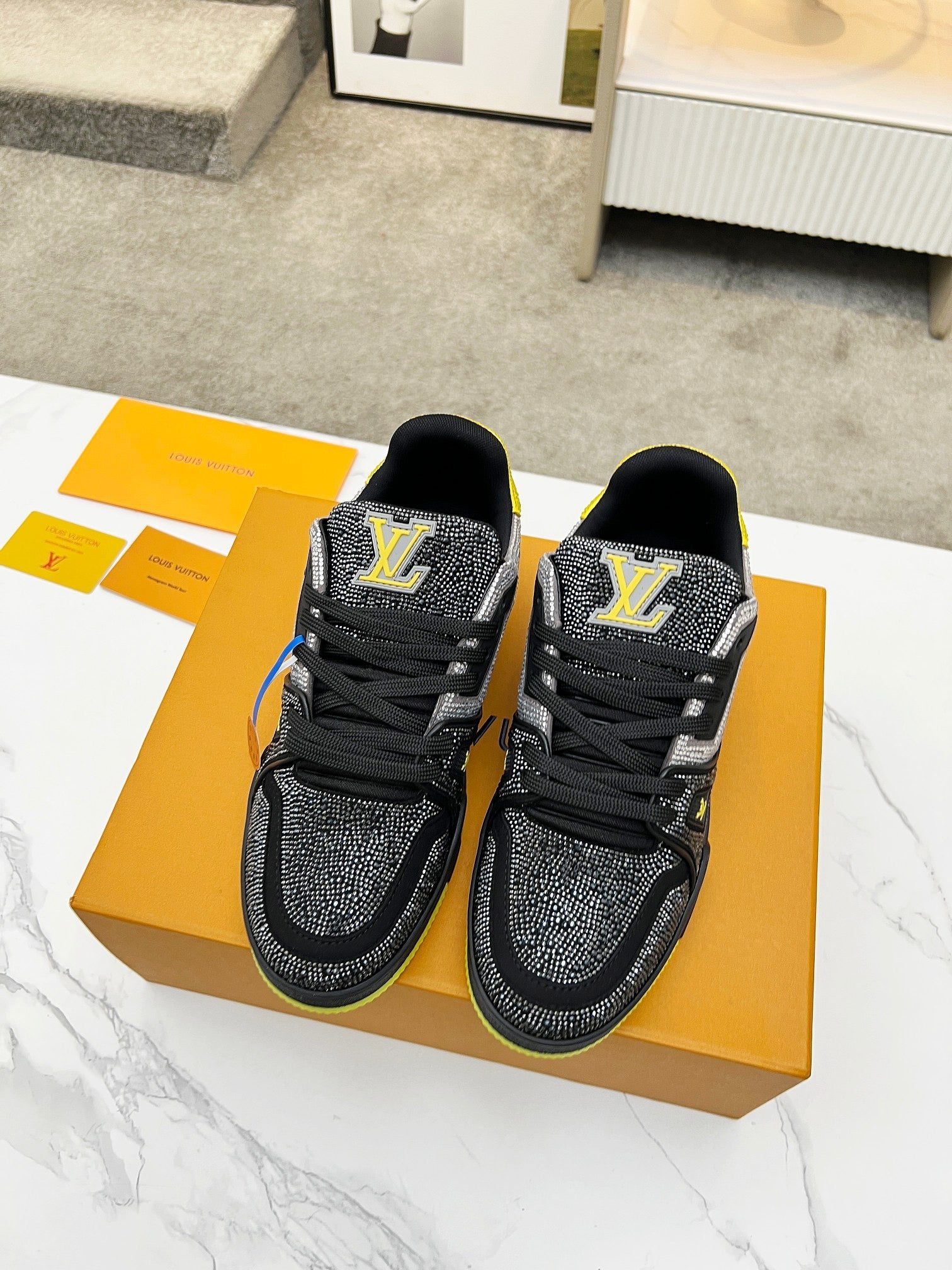 Trainer drilling shoes yellow and black