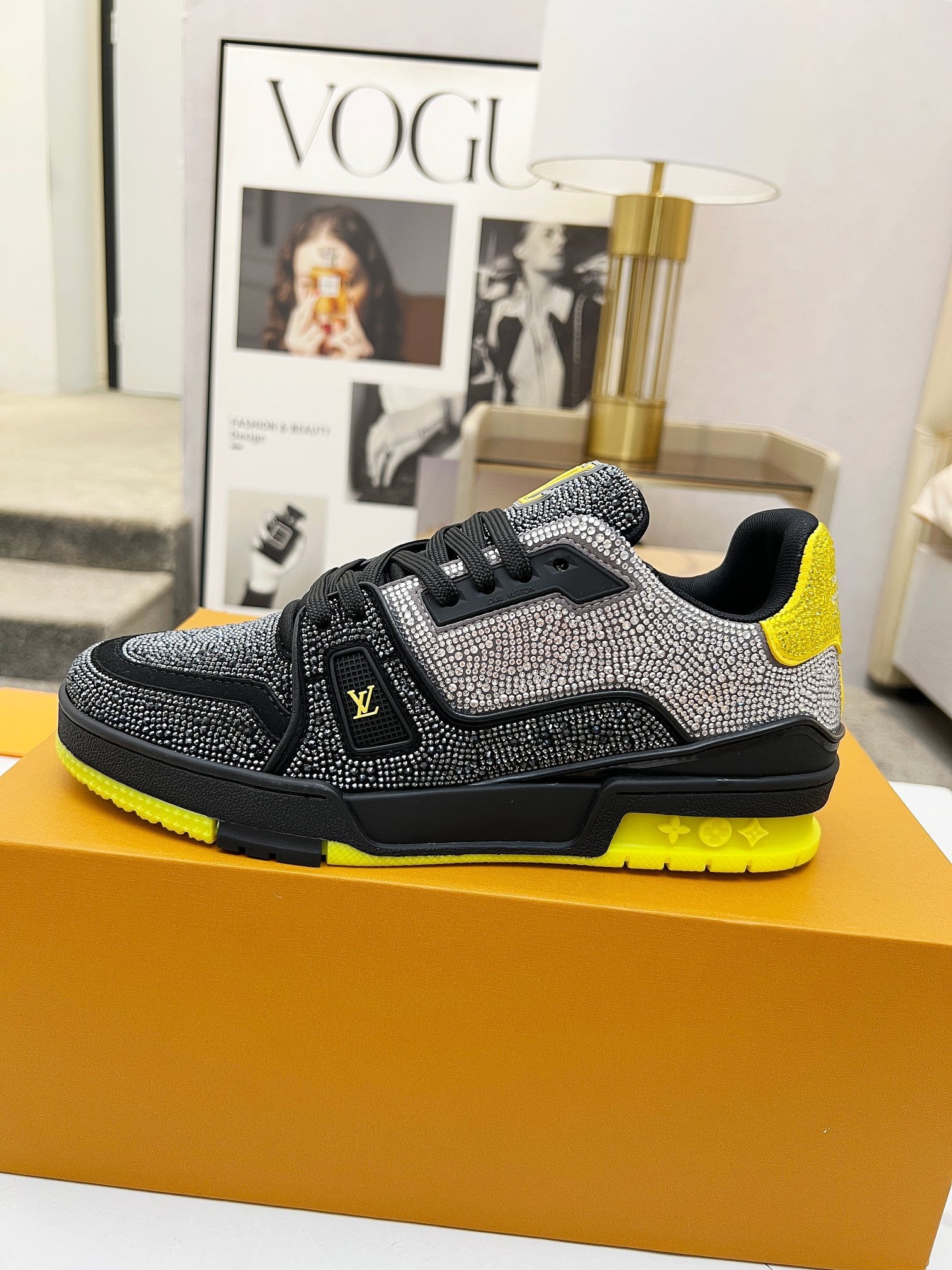 Trainer drilling shoes yellow and black