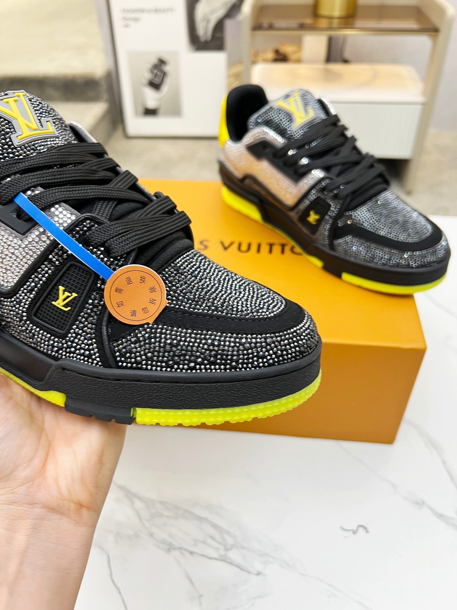 Trainer drilling shoes yellow and black