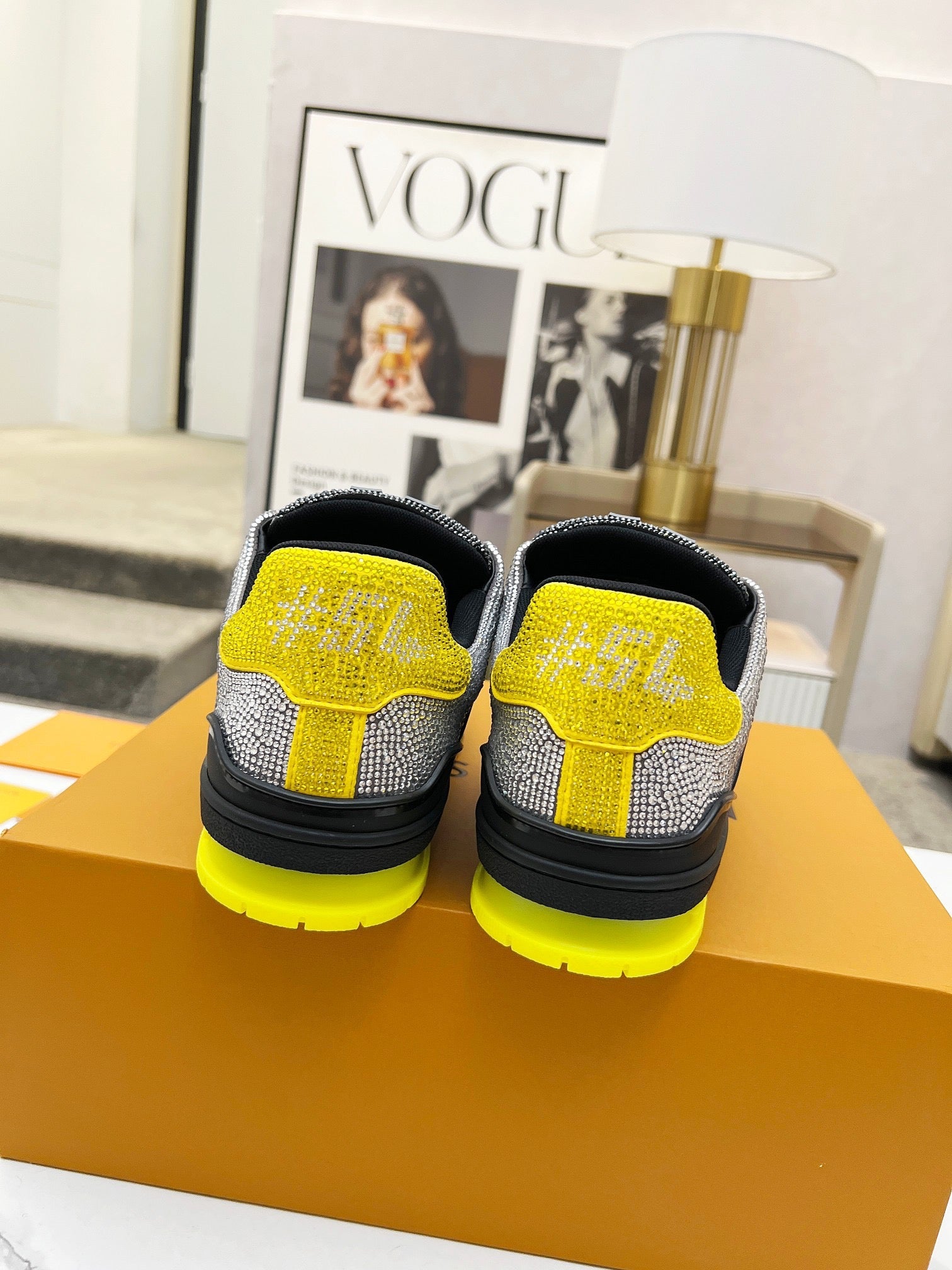 Trainer drilling shoes yellow and black