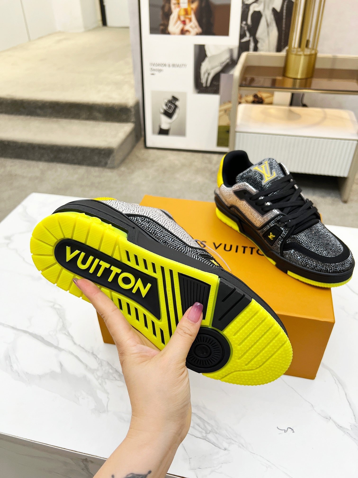 Trainer drilling shoes yellow and black