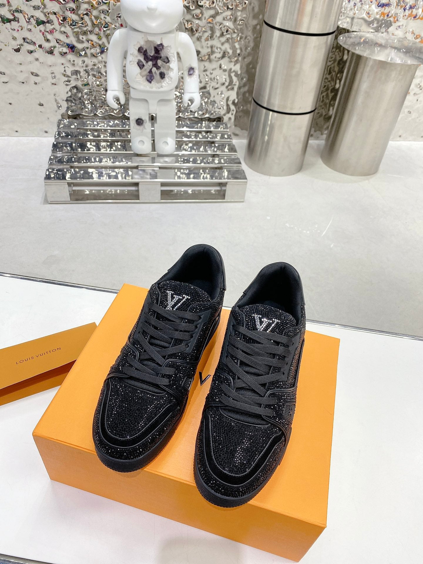 Trainer drilling shoes all black