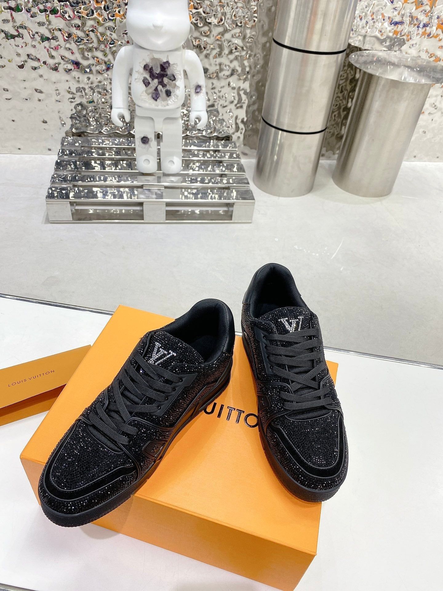 Trainer drilling shoes all black