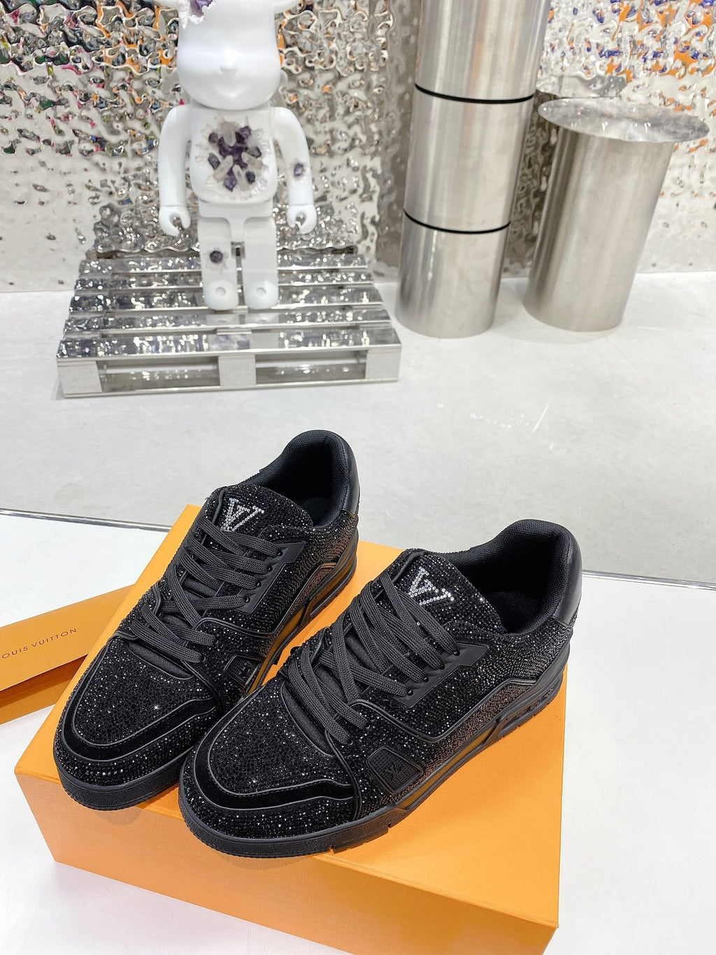 Trainer drilling shoes all black