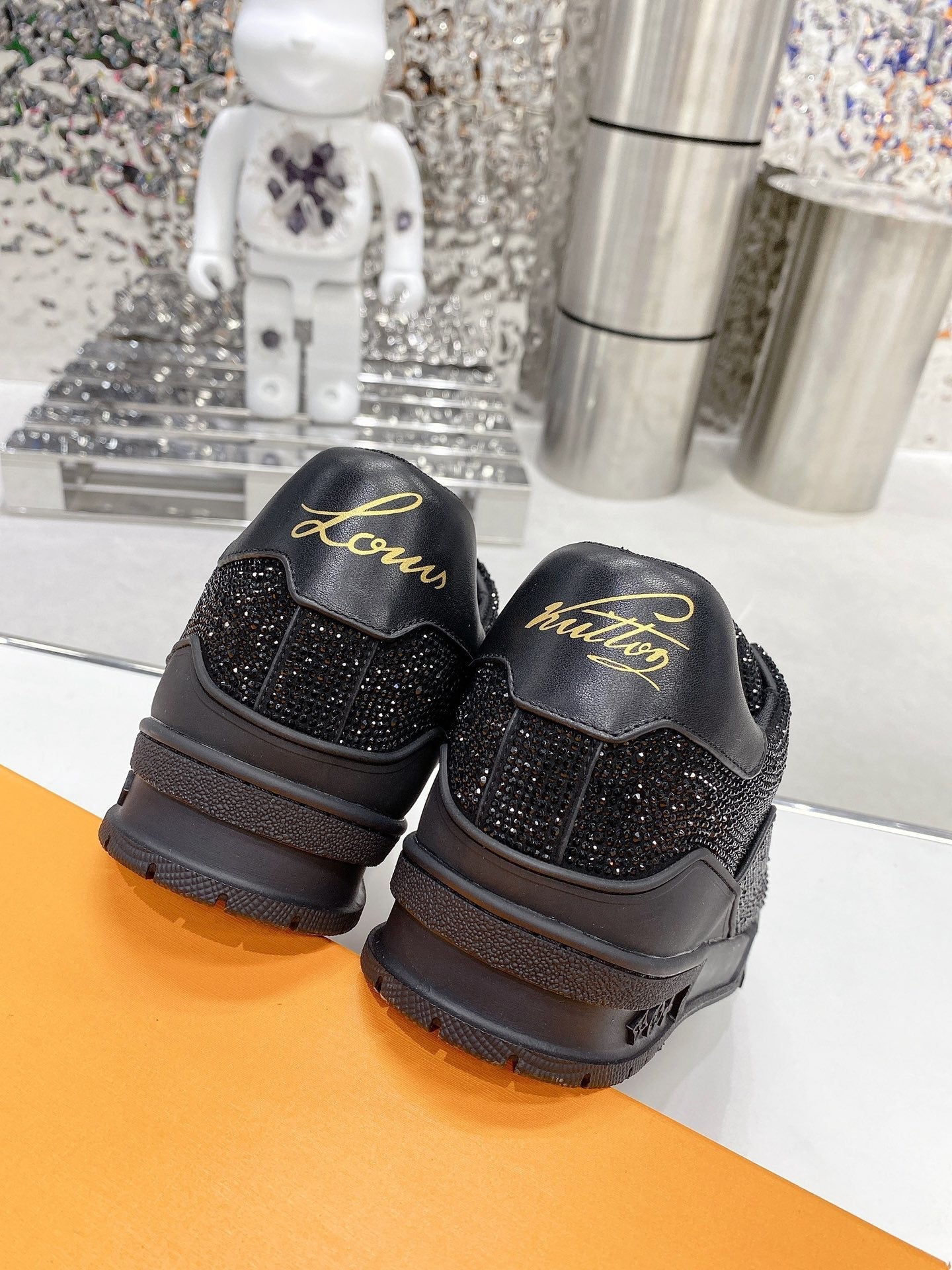 Trainer drilling shoes all black