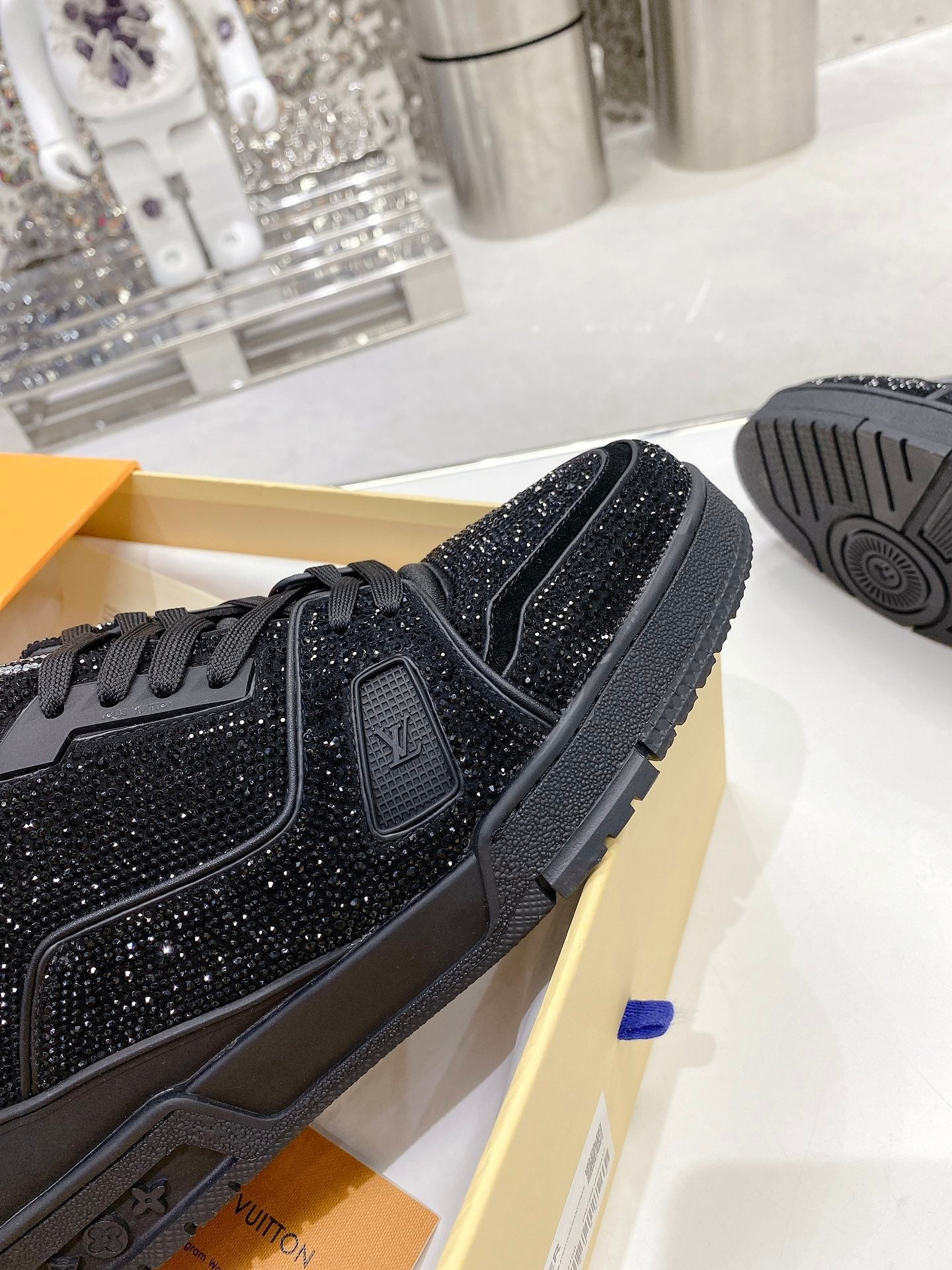 Trainer drilling shoes all black