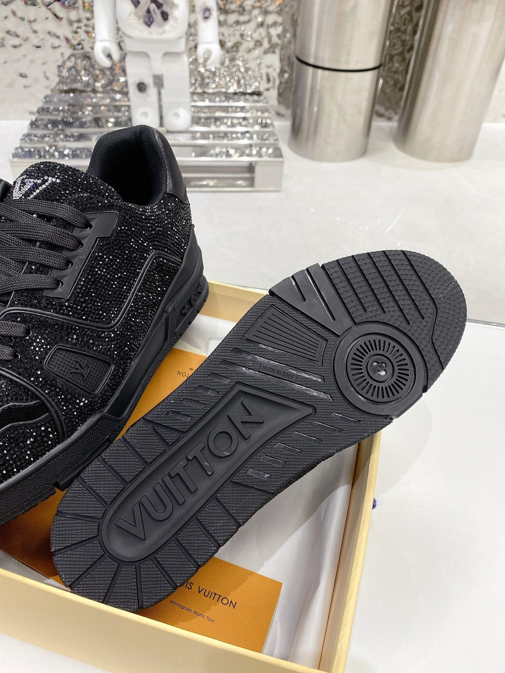Trainer drilling shoes all black