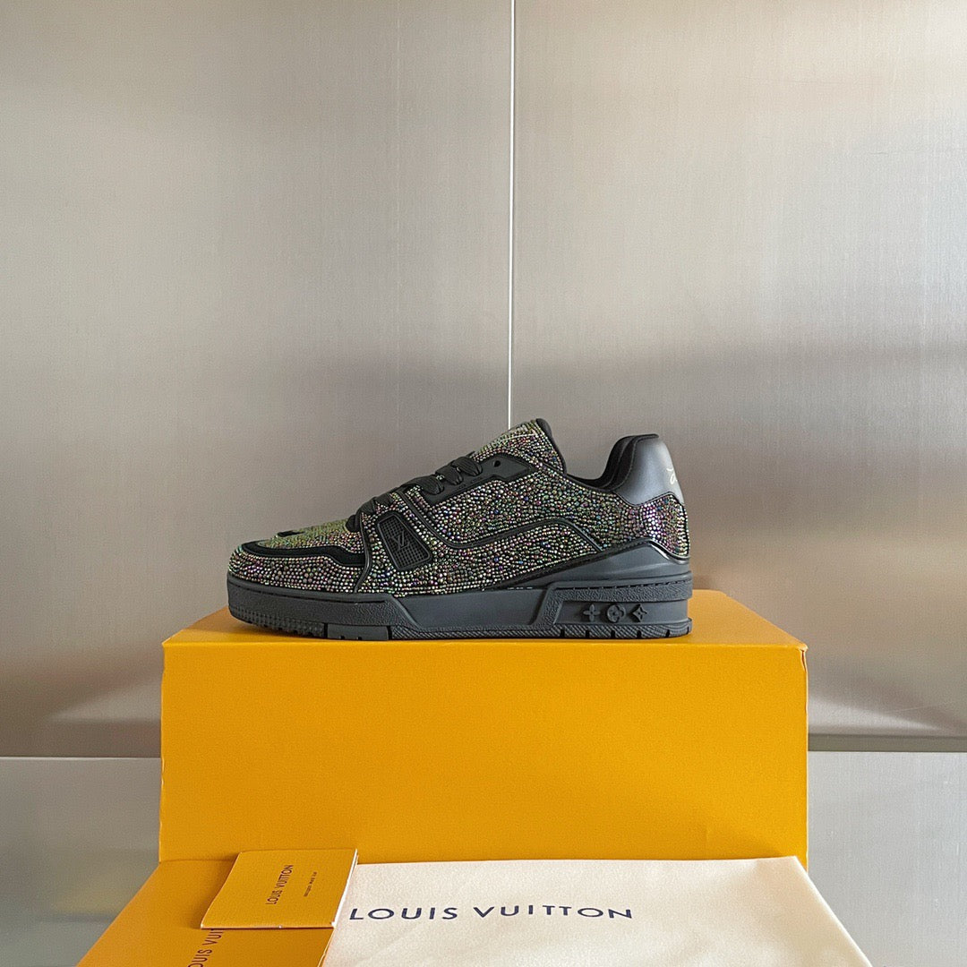 Trainer drilling shoes Black colored diamond