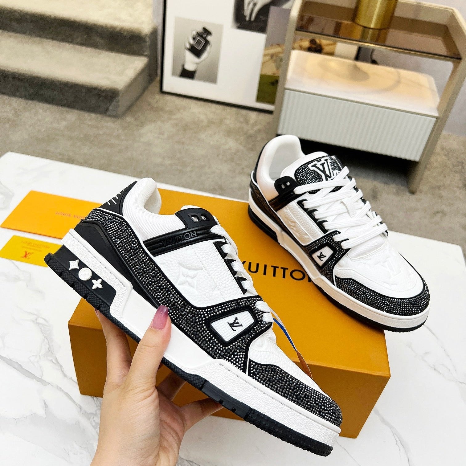 Trainer drilling shoes black and white Diamond