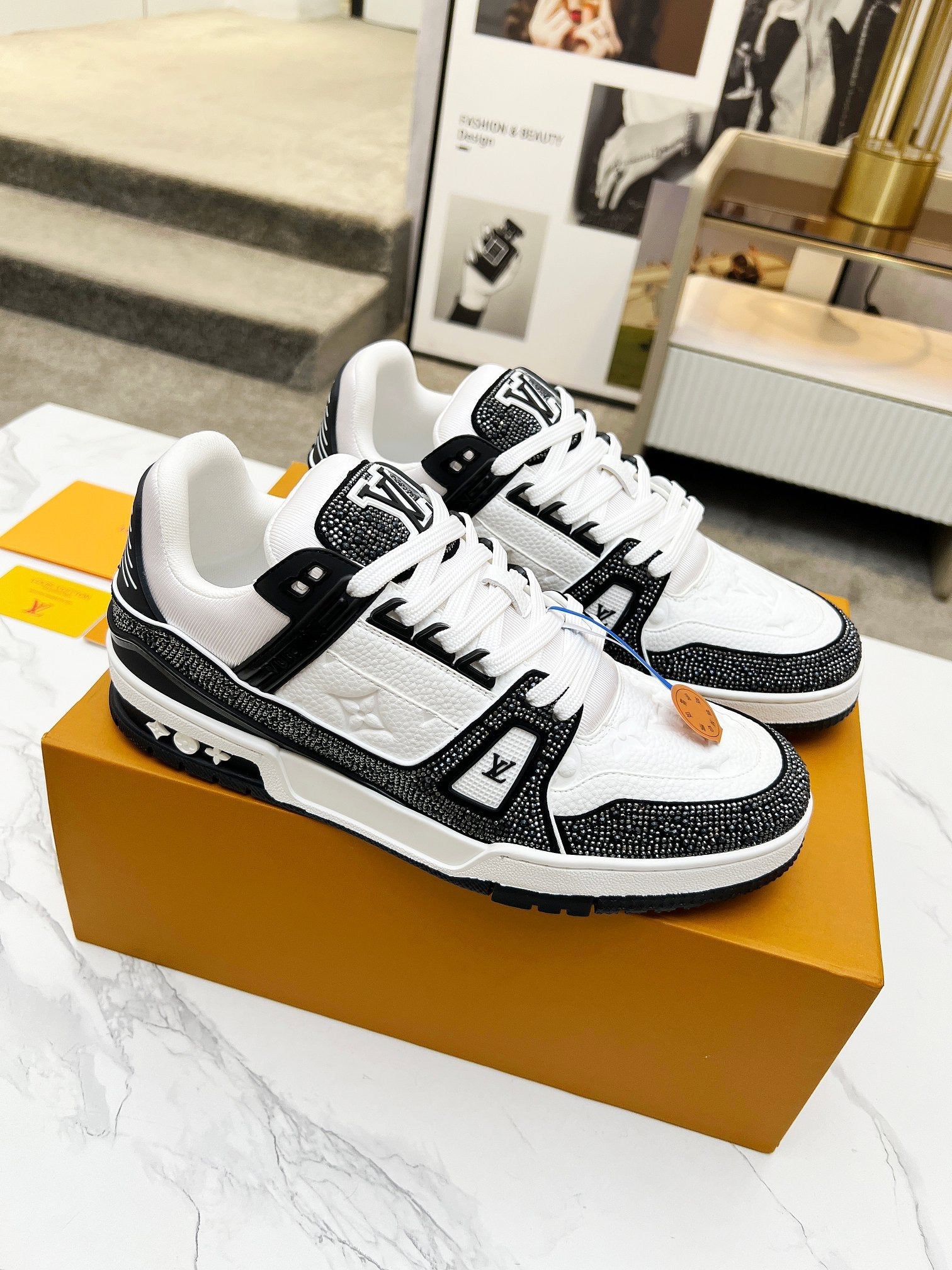 Trainer drilling shoes black and white Diamond