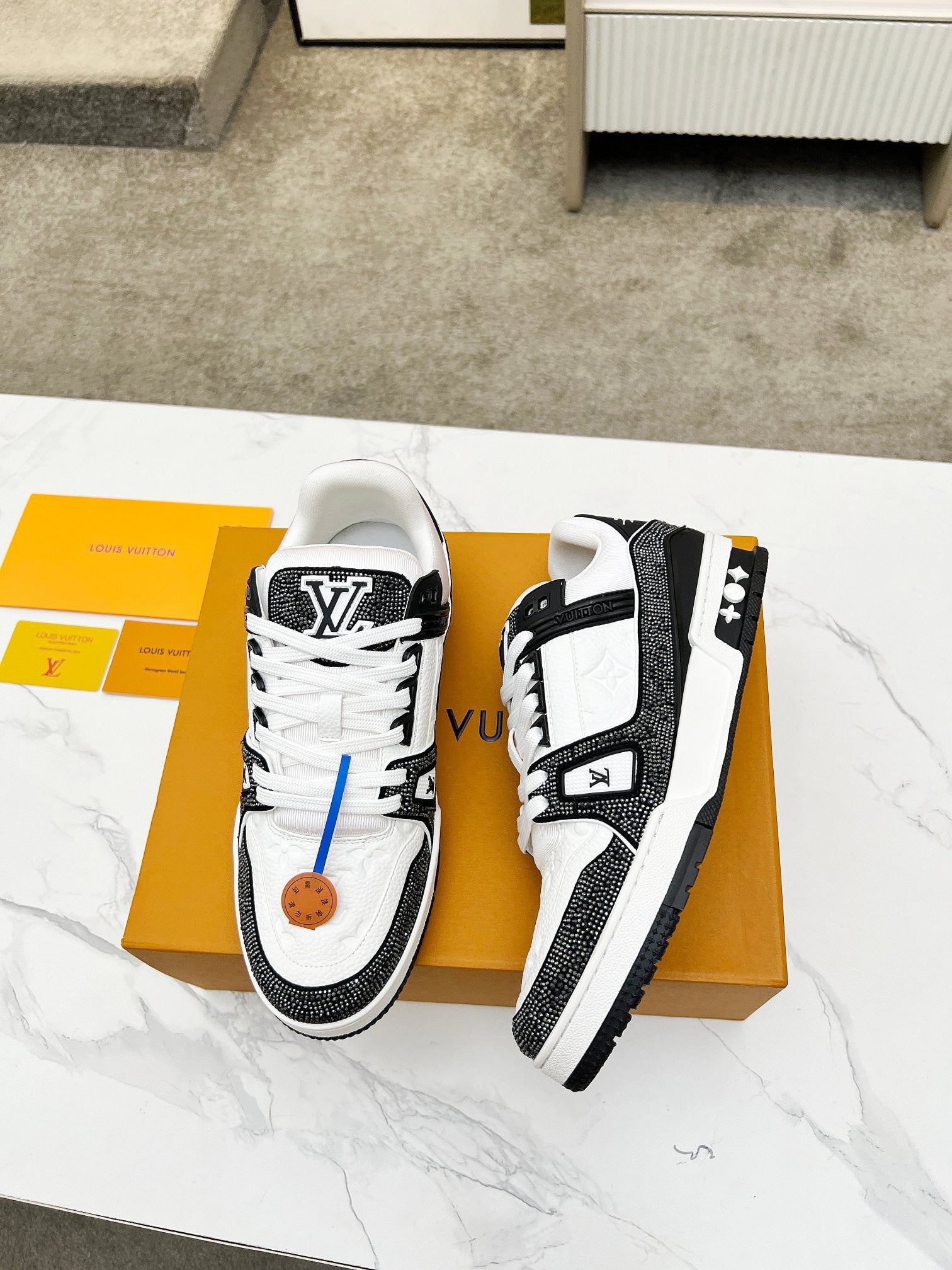 Trainer drilling shoes black and white Diamond