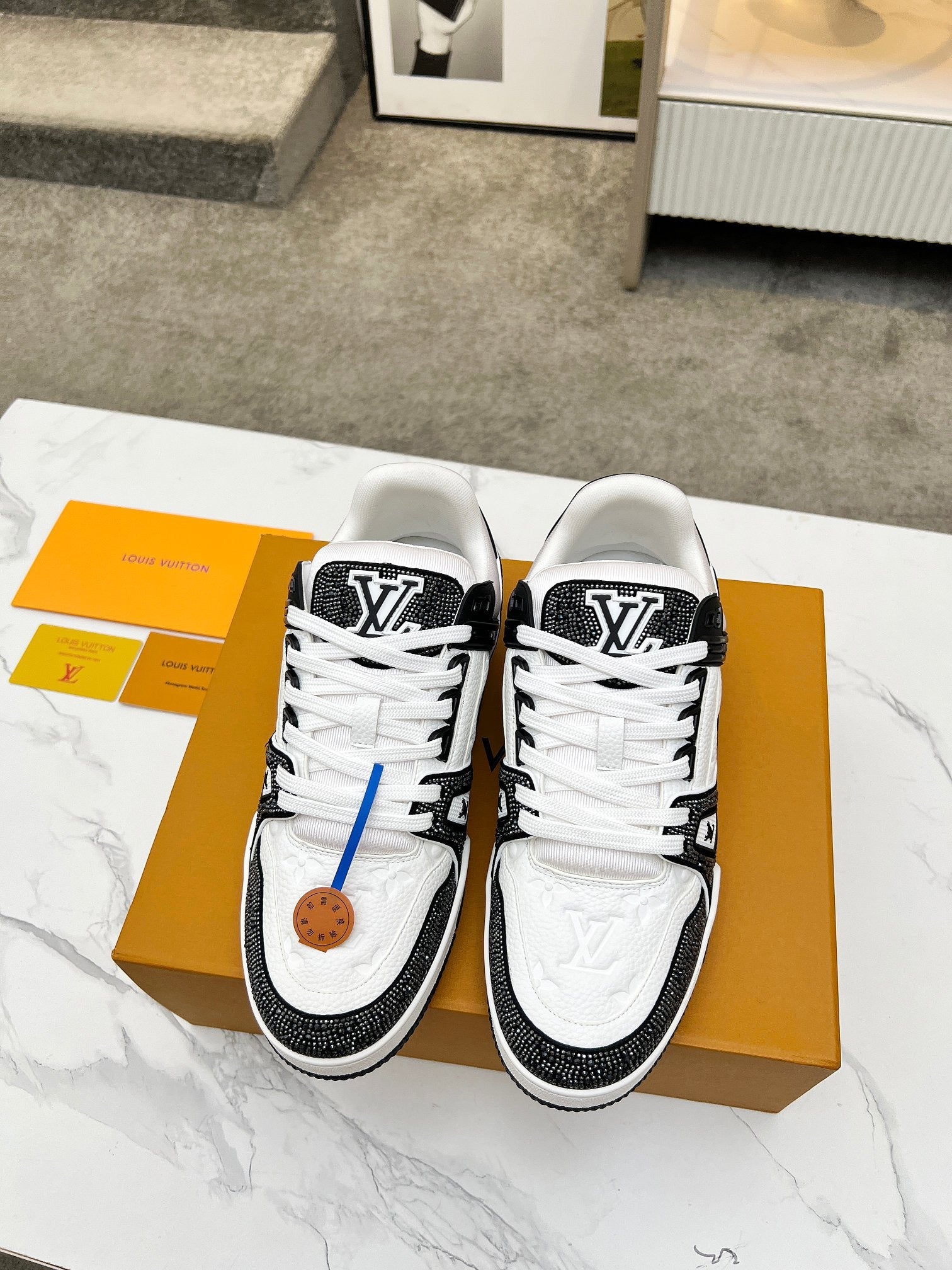 Trainer drilling shoes black and white Diamond