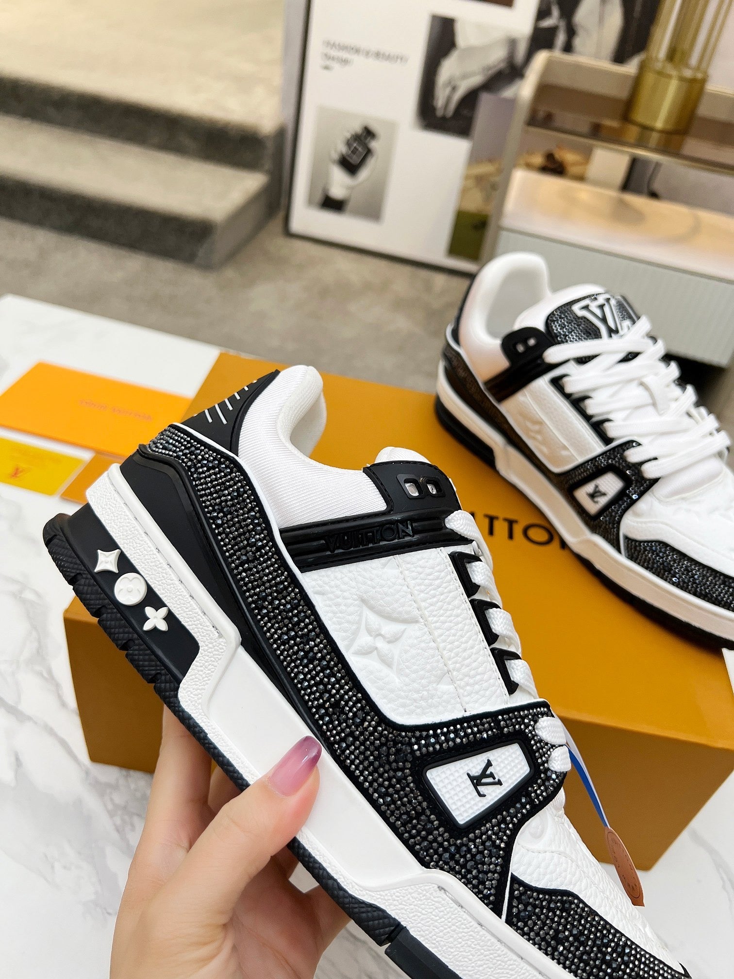 Trainer drilling shoes black and white Diamond