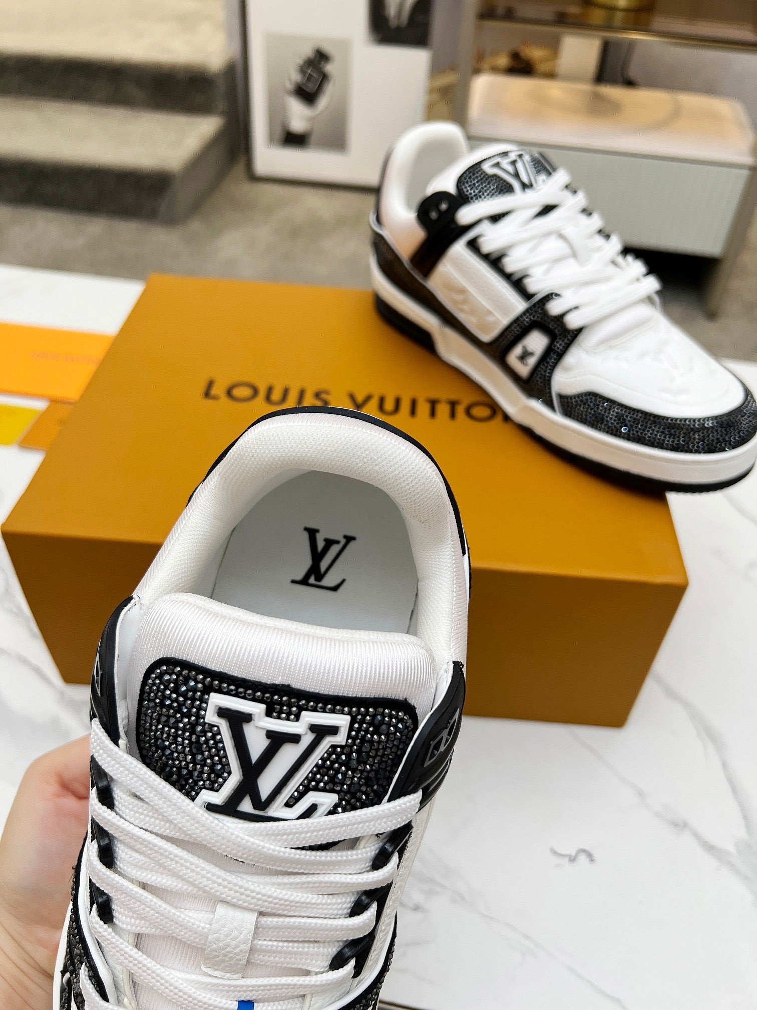 Trainer drilling shoes black and white Diamond