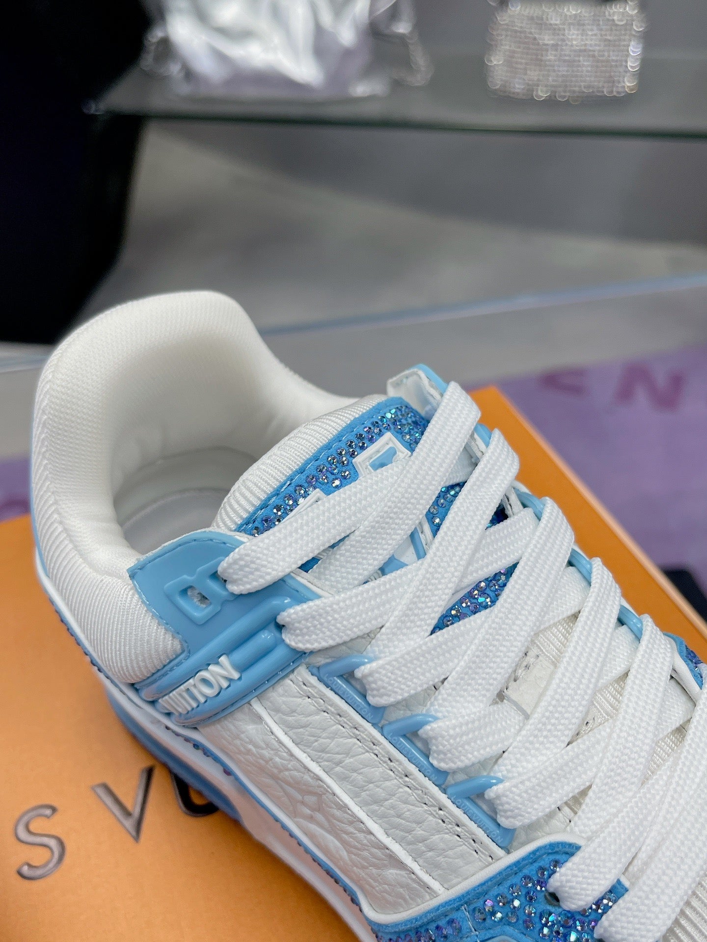 Trainer drilling shoes White Blue Diamond