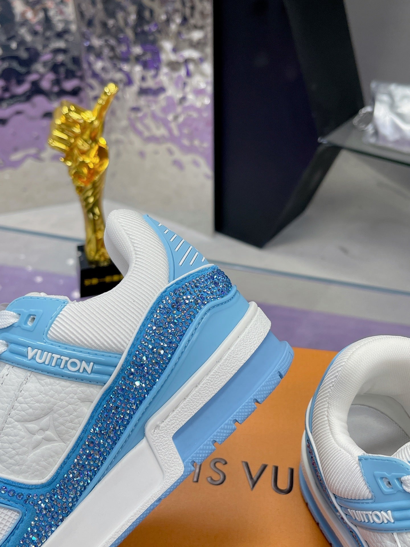 Trainer drilling shoes White Blue Diamond
