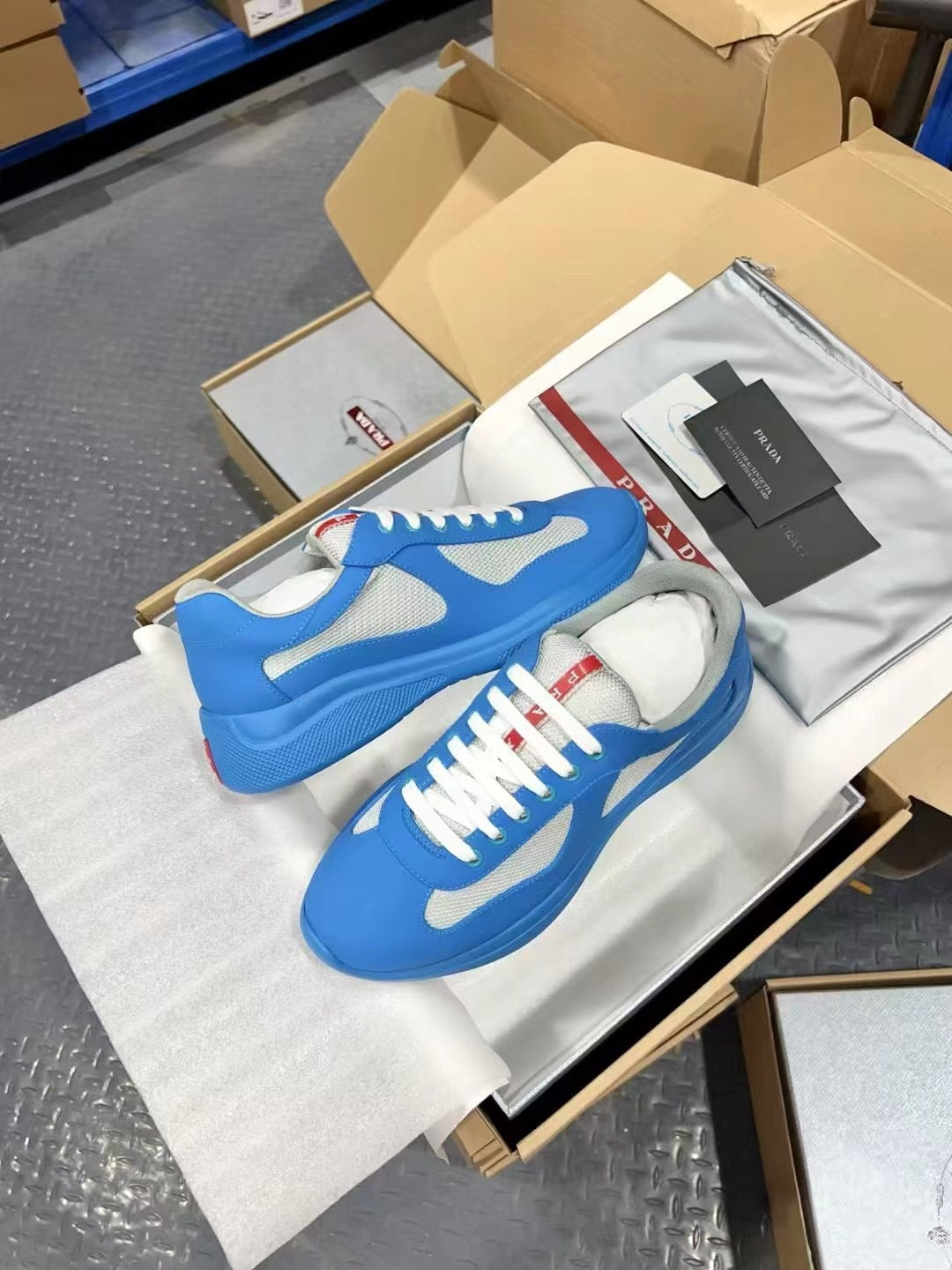PRADA America's Cup bule