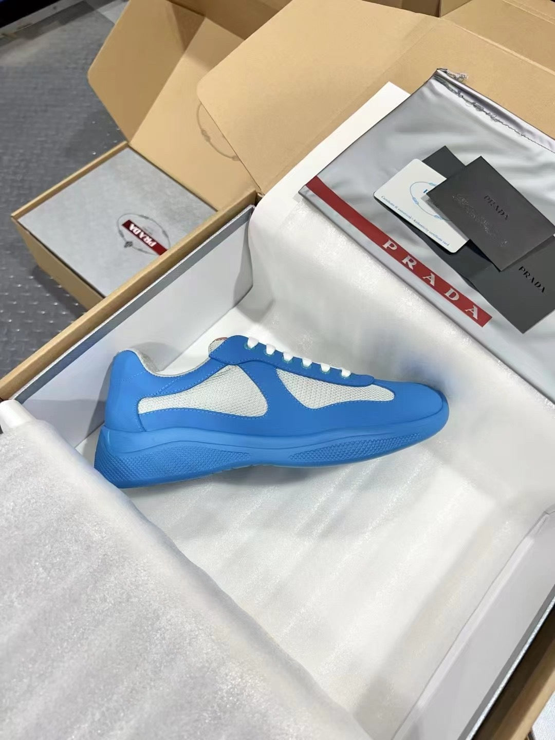 PRADA America's Cup bule