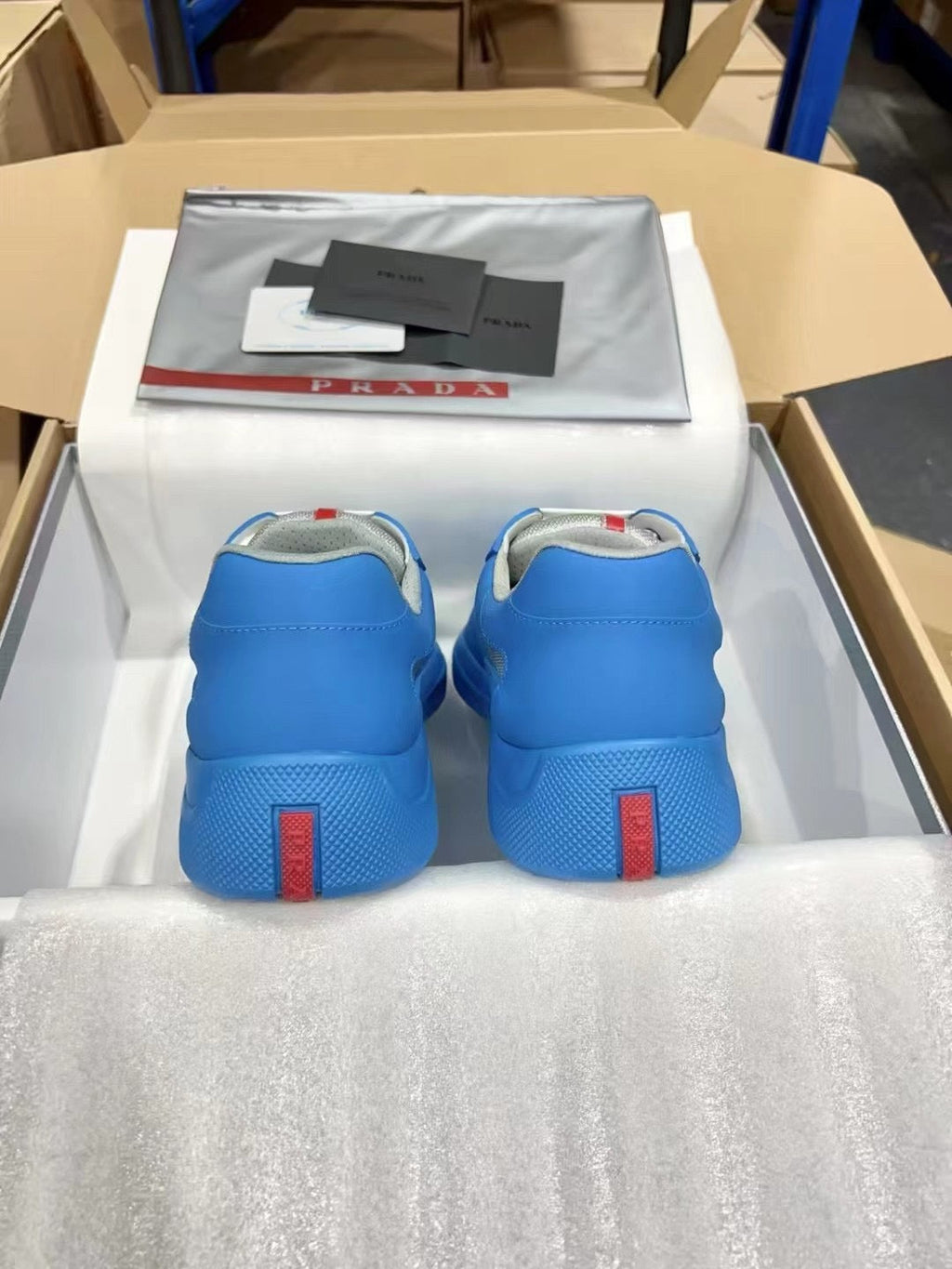 PRADA America's Cup bule