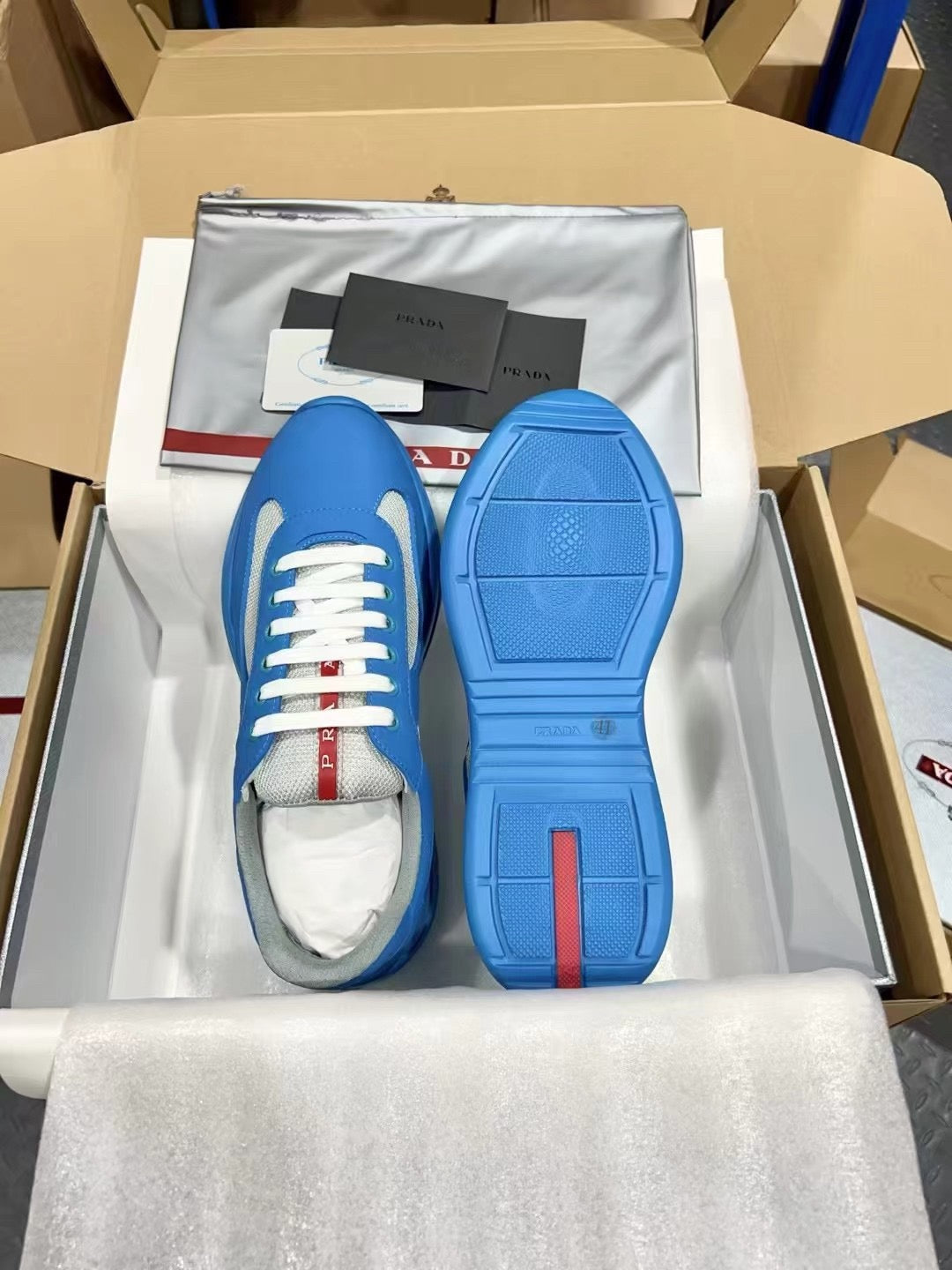 PRADA America's Cup bule