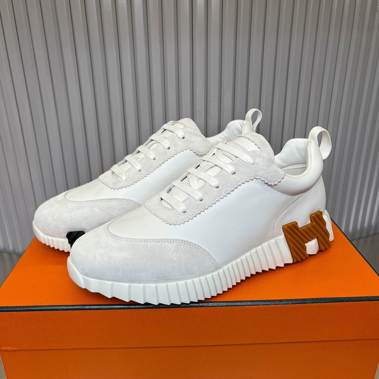 HERMES Bouncing White red brown
