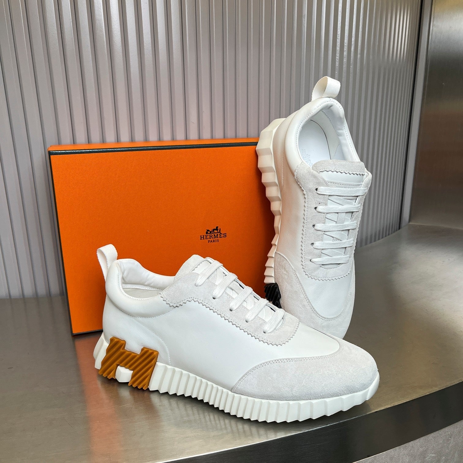 HERMES Bouncing White red brown