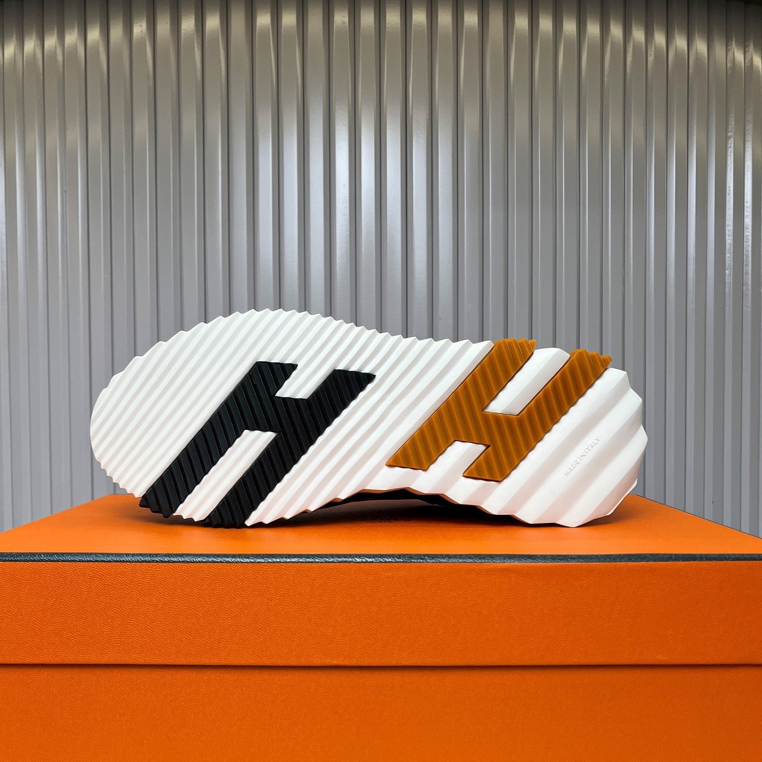 HERMES Bouncing White red brown