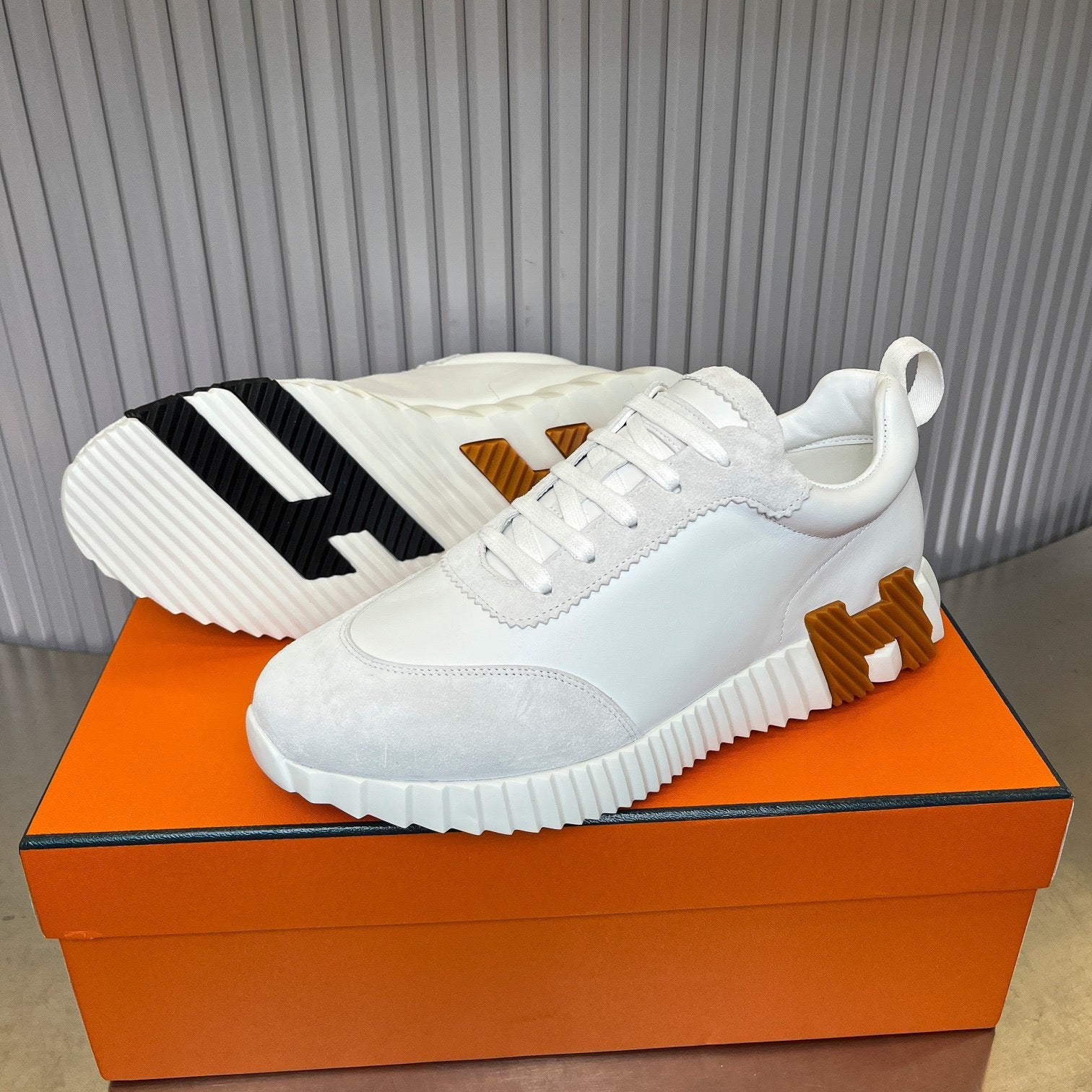 HERMES Bouncing White red brown