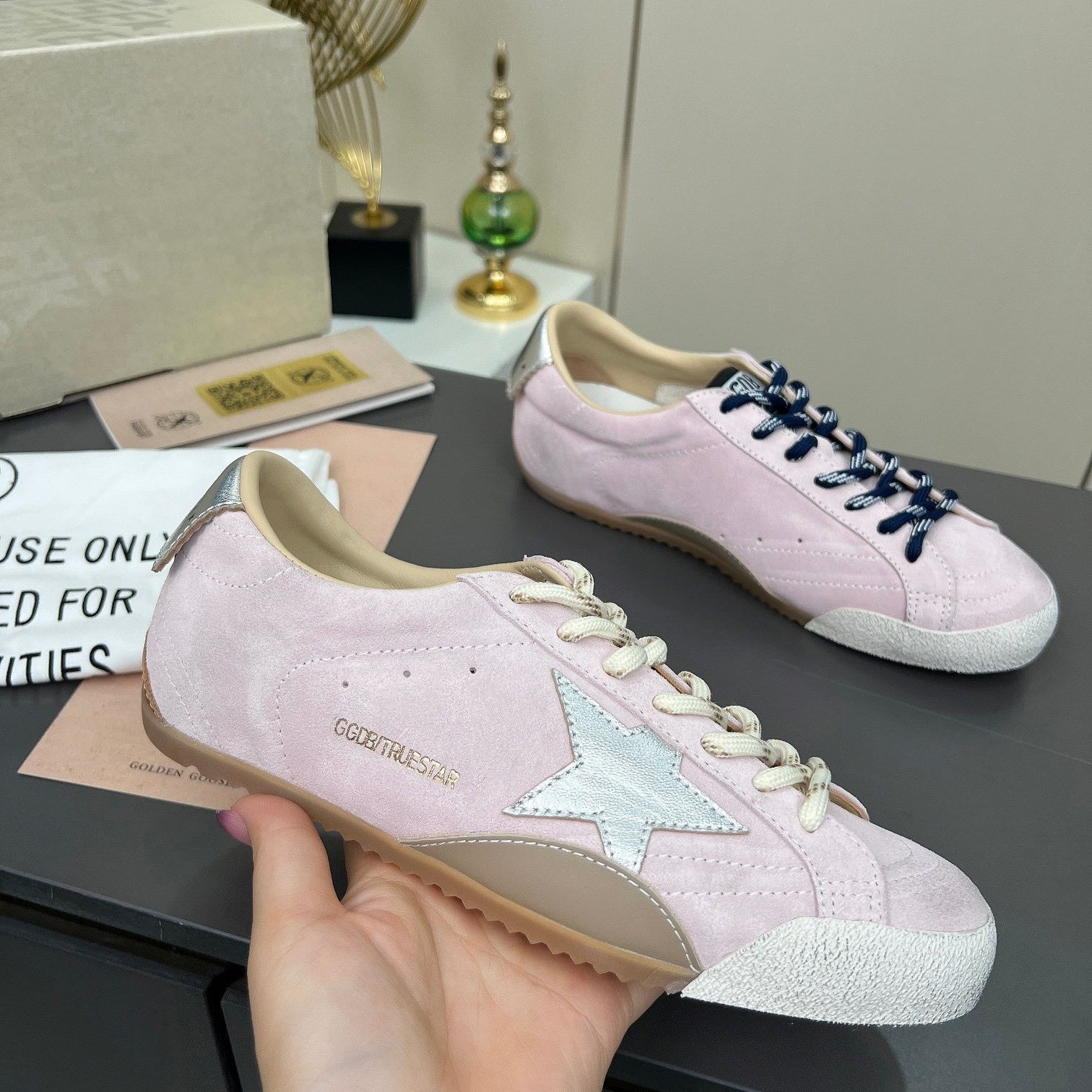Golden Goose Foundation make-up White Star