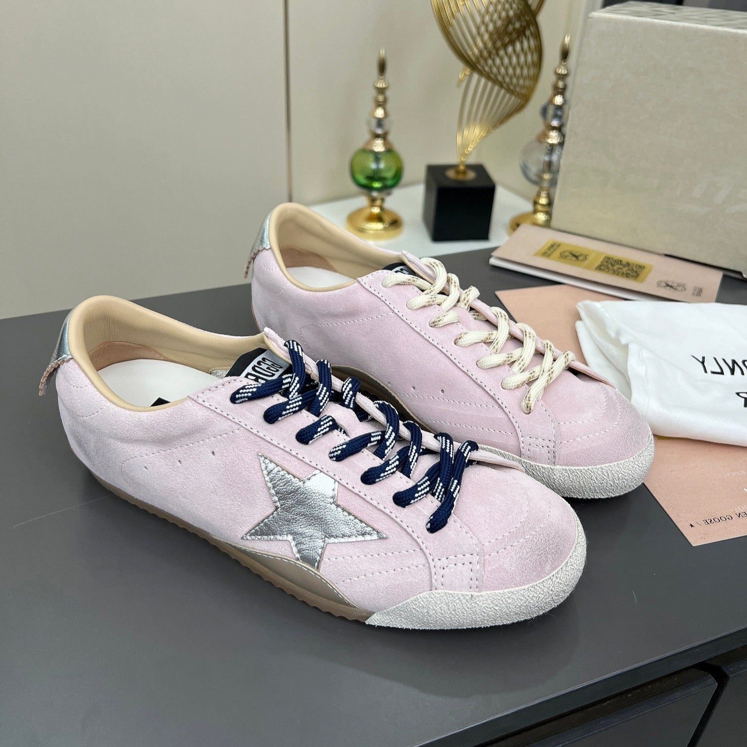 Golden Goose Foundation make-up White Star
