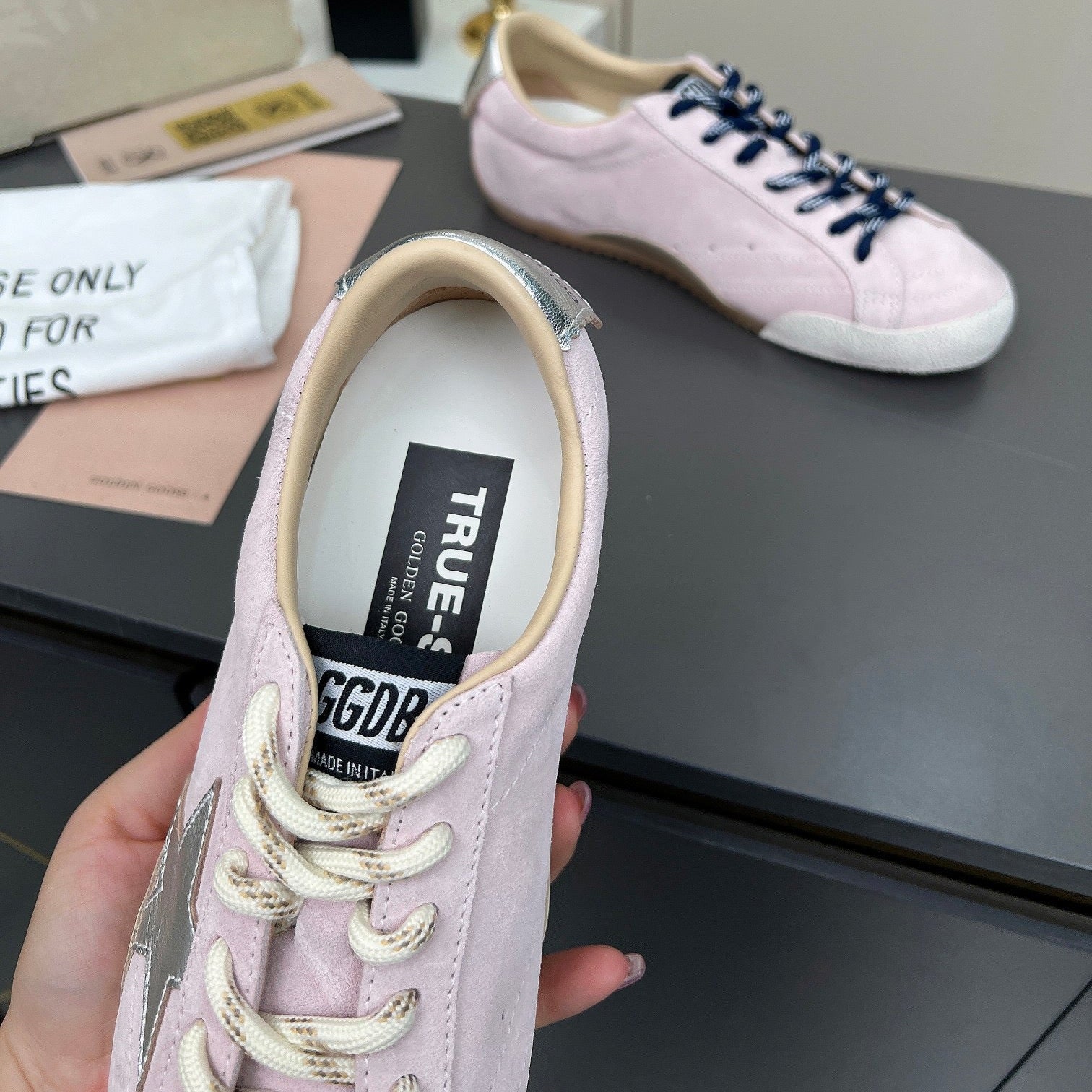 Golden Goose Foundation make-up White Star