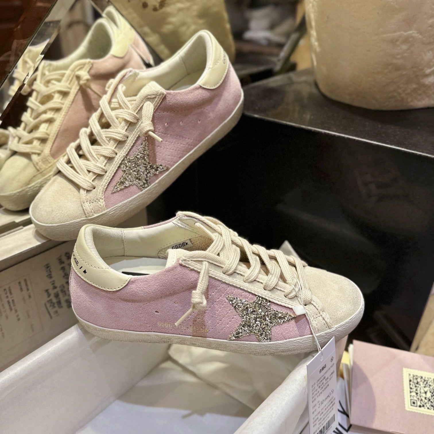 Golden Goose powder background star