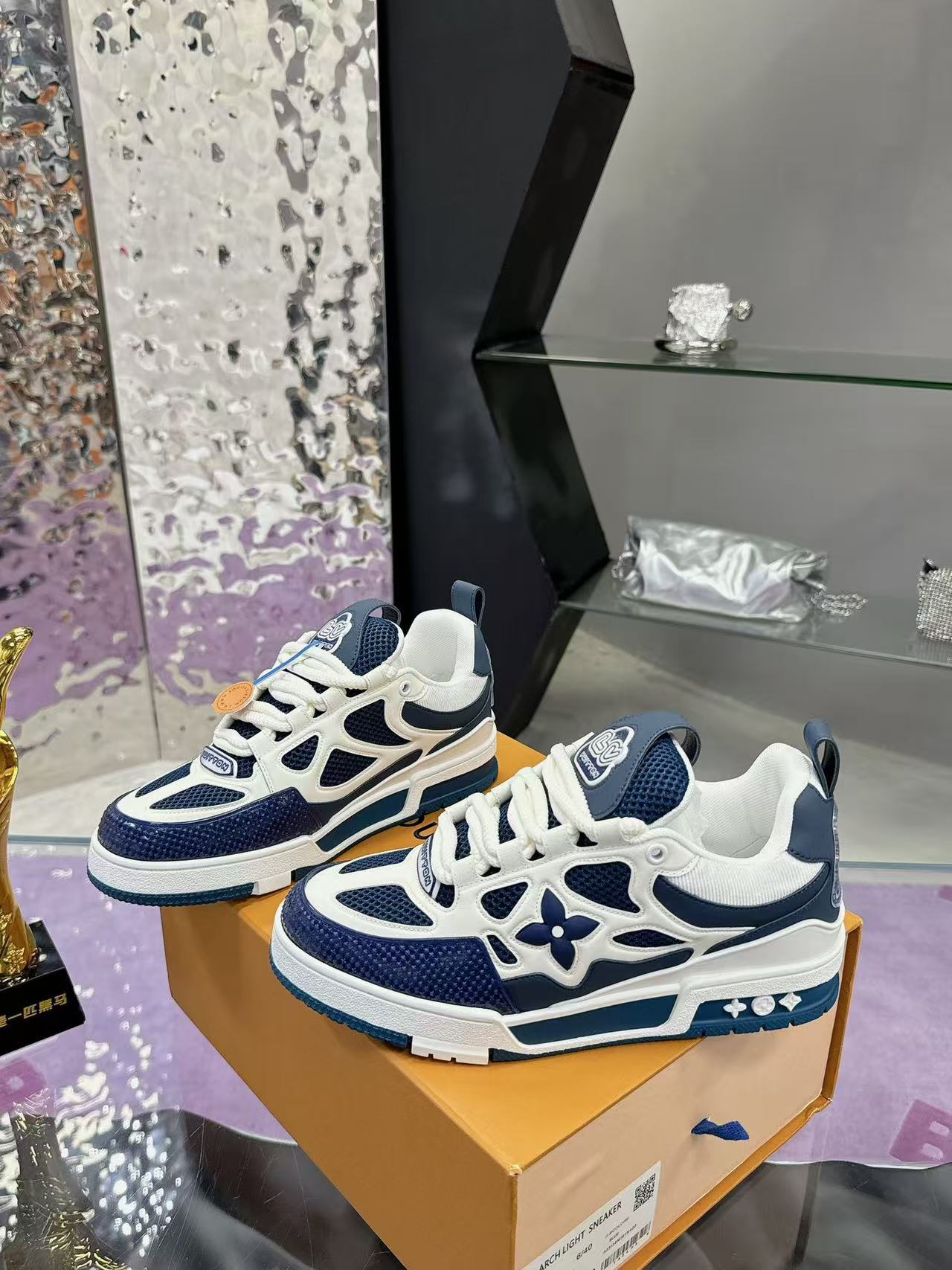 LV  Skate blue and white