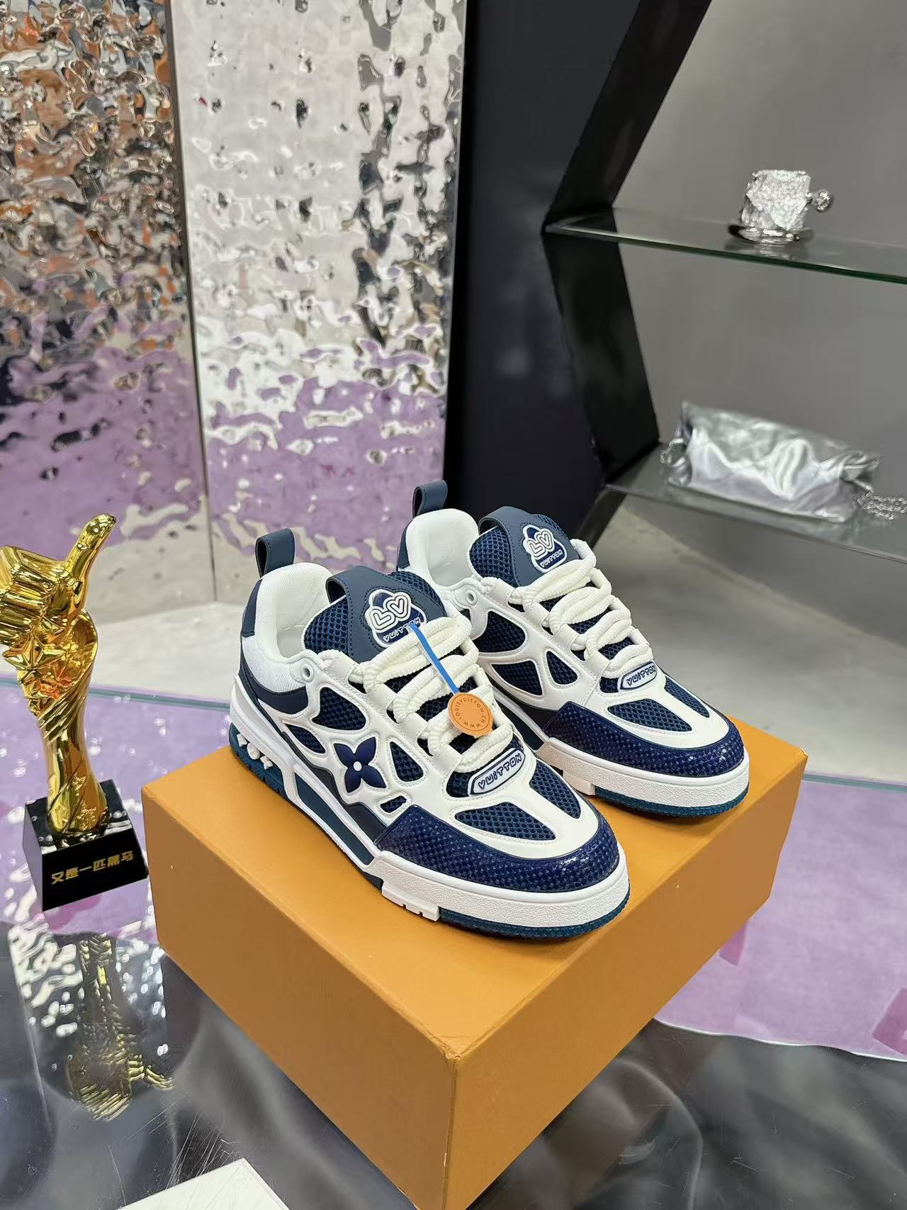 LV  Skate blue and white