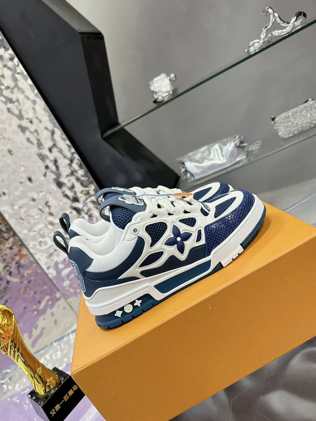 LV  Skate blue and white