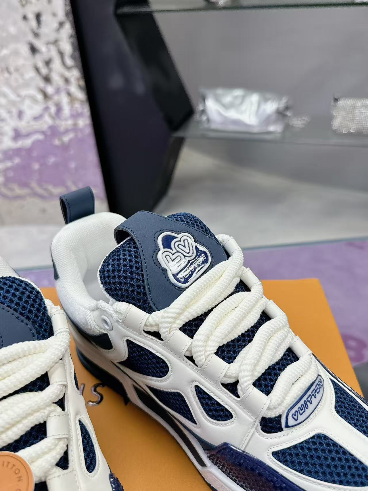 LV  Skate blue and white