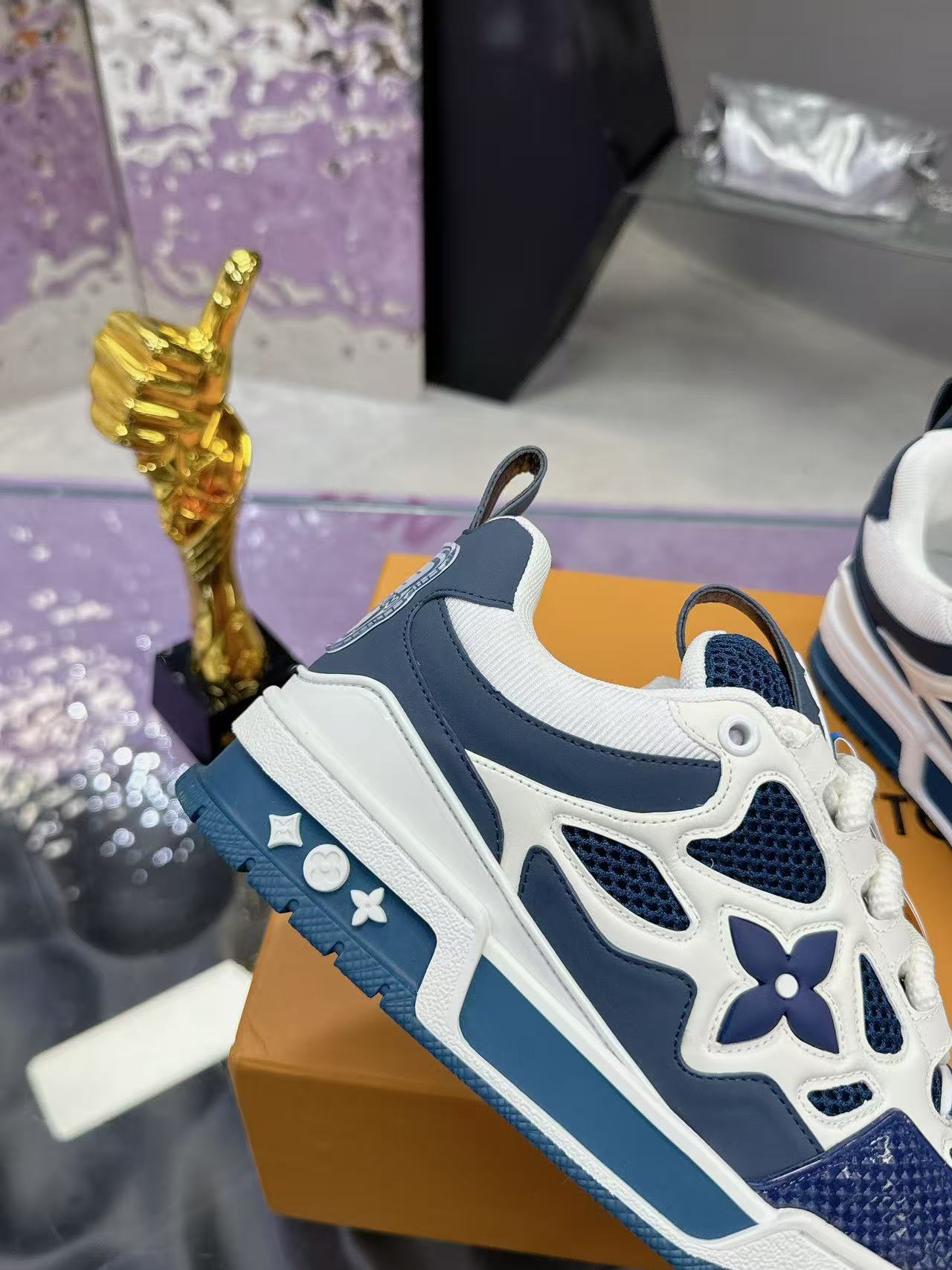 LV  Skate blue and white