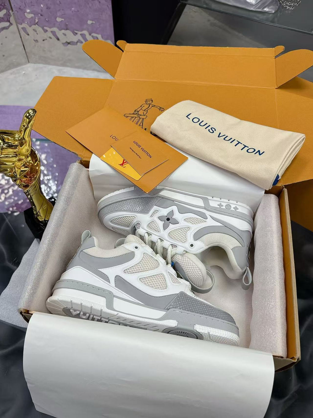 LV Skate  grey