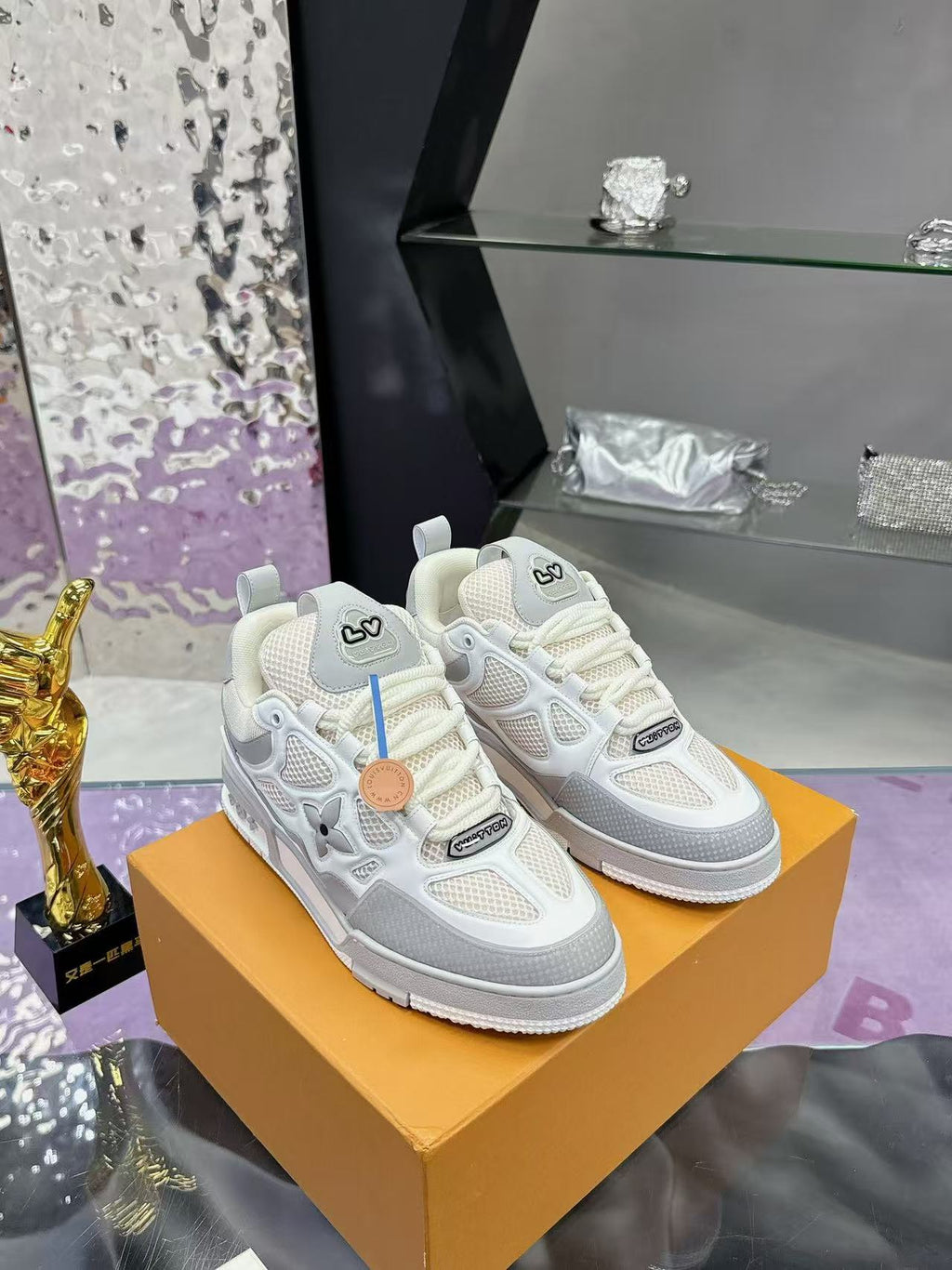 LV Skate  grey