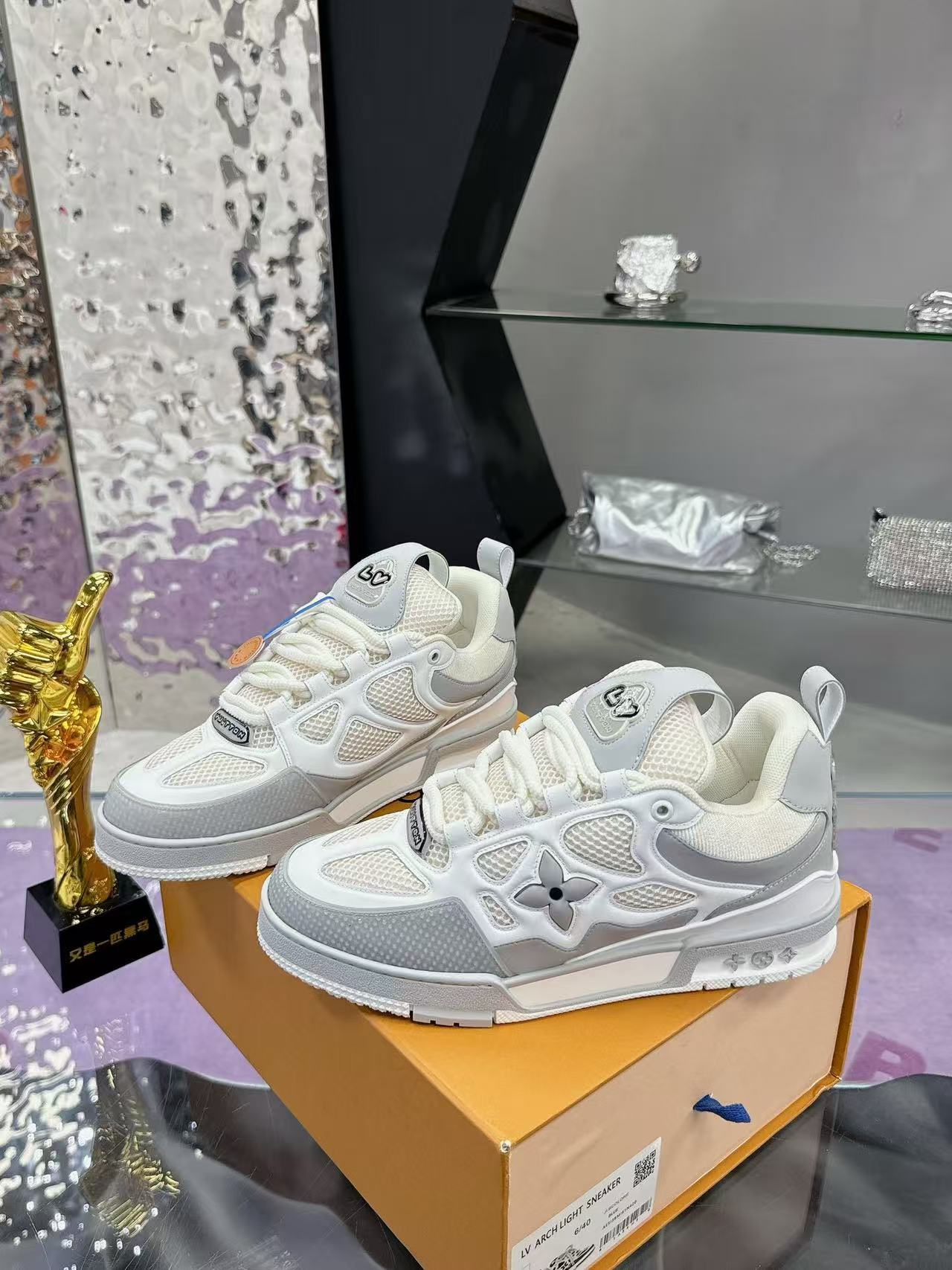 LV Skate  grey